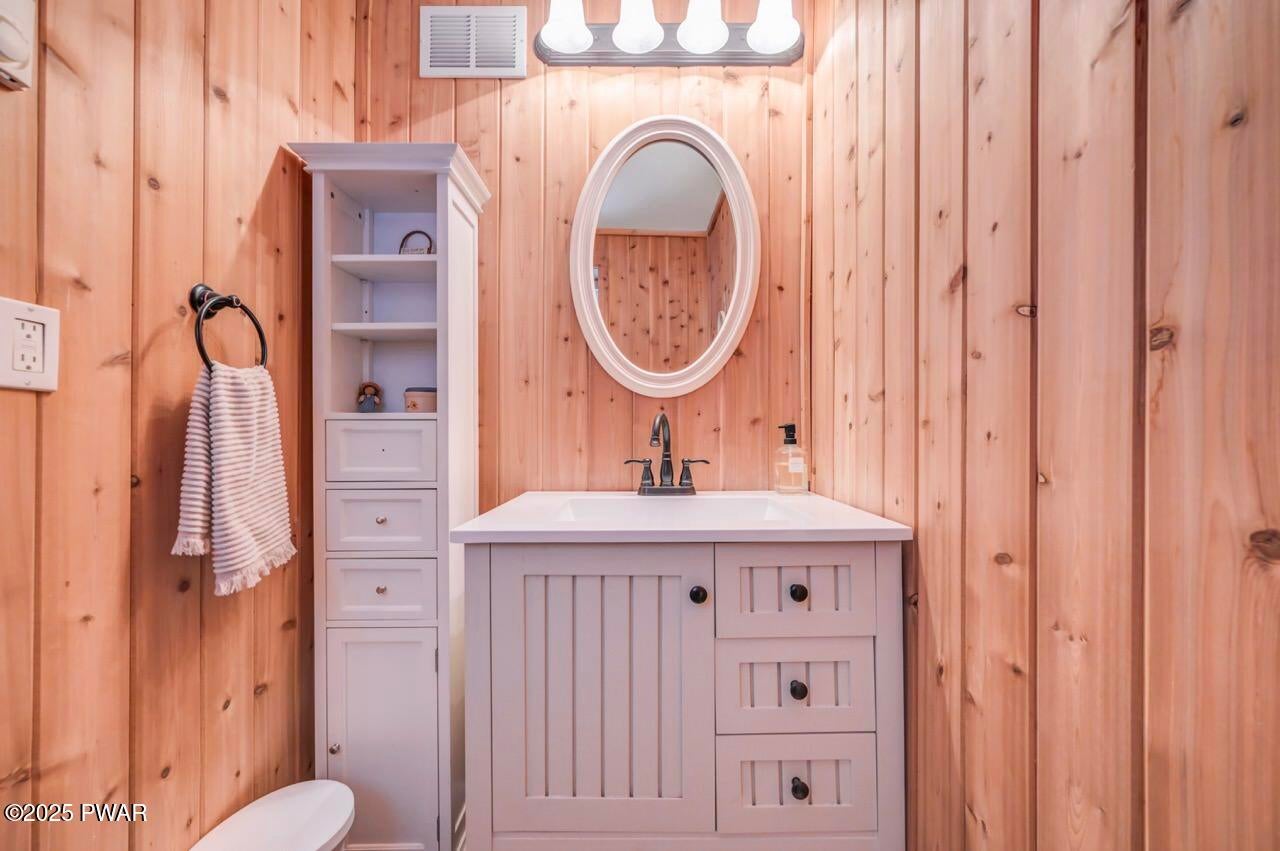 Lake Ariel, Pennsylvania, 18436, United States, 5 Bedrooms Bedrooms, ,2 BathroomsBathrooms,Residential,Active,2006806