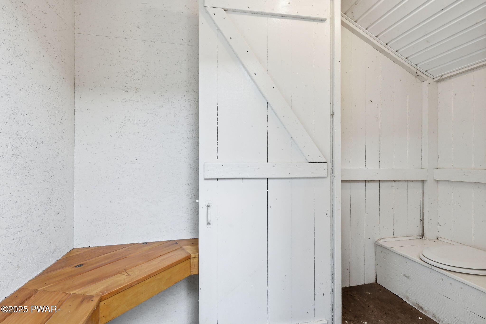 Hawley, Pennsylvania, 18428, United States, 2 Bedrooms Bedrooms, ,3 BathroomsBathrooms,Residential,Active,1985583