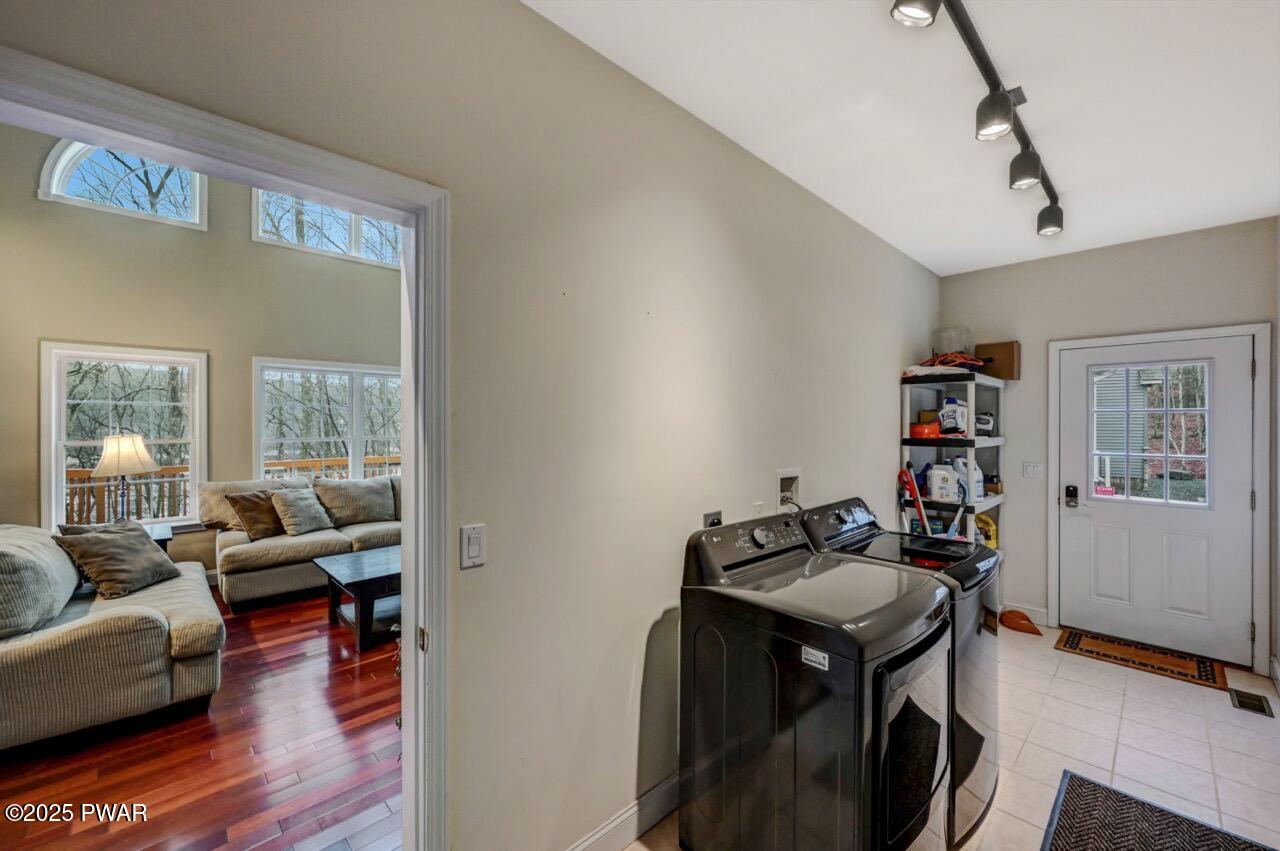 Lackawaxen, Pennsylvania, 18435, United States, ,4 BathroomsBathrooms,Residential,Active,1753948