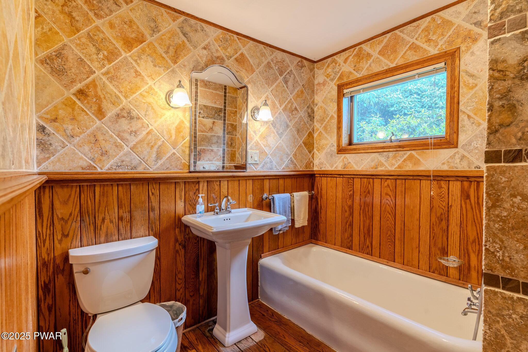 Honesdale, Pennsylvania, 18431, United States, 6 Bedrooms Bedrooms, ,4 BathroomsBathrooms,Residential,Active,1824543
