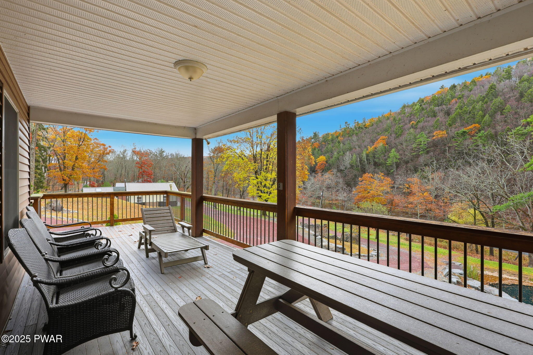 Hawley, Pennsylvania, 18428, United States, 2 Bedrooms Bedrooms, ,3 BathroomsBathrooms,Residential,Active,1985583