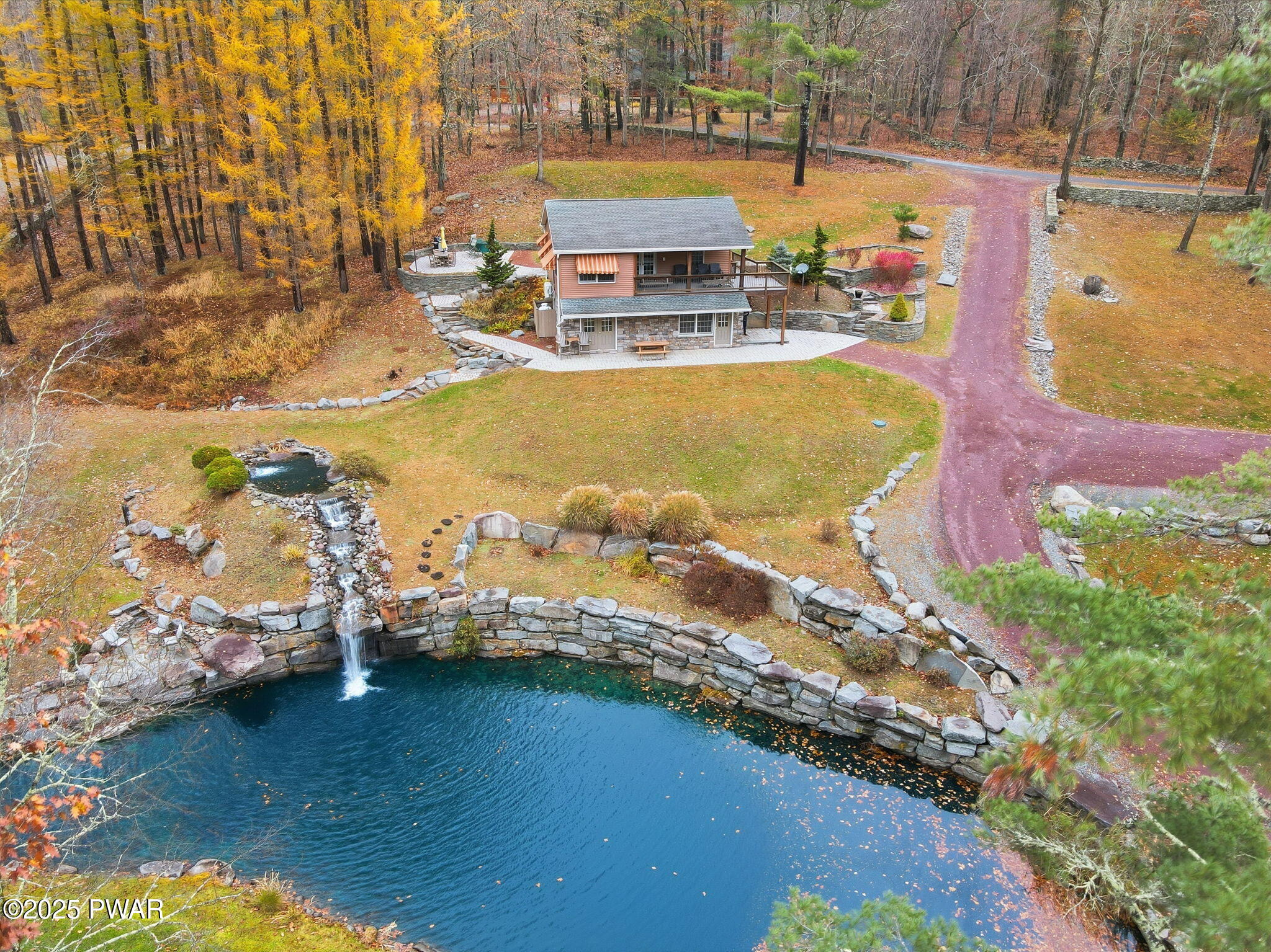 Hawley, Pennsylvania, 18428, United States, 2 Bedrooms Bedrooms, ,3 BathroomsBathrooms,Residential,Active,1985583