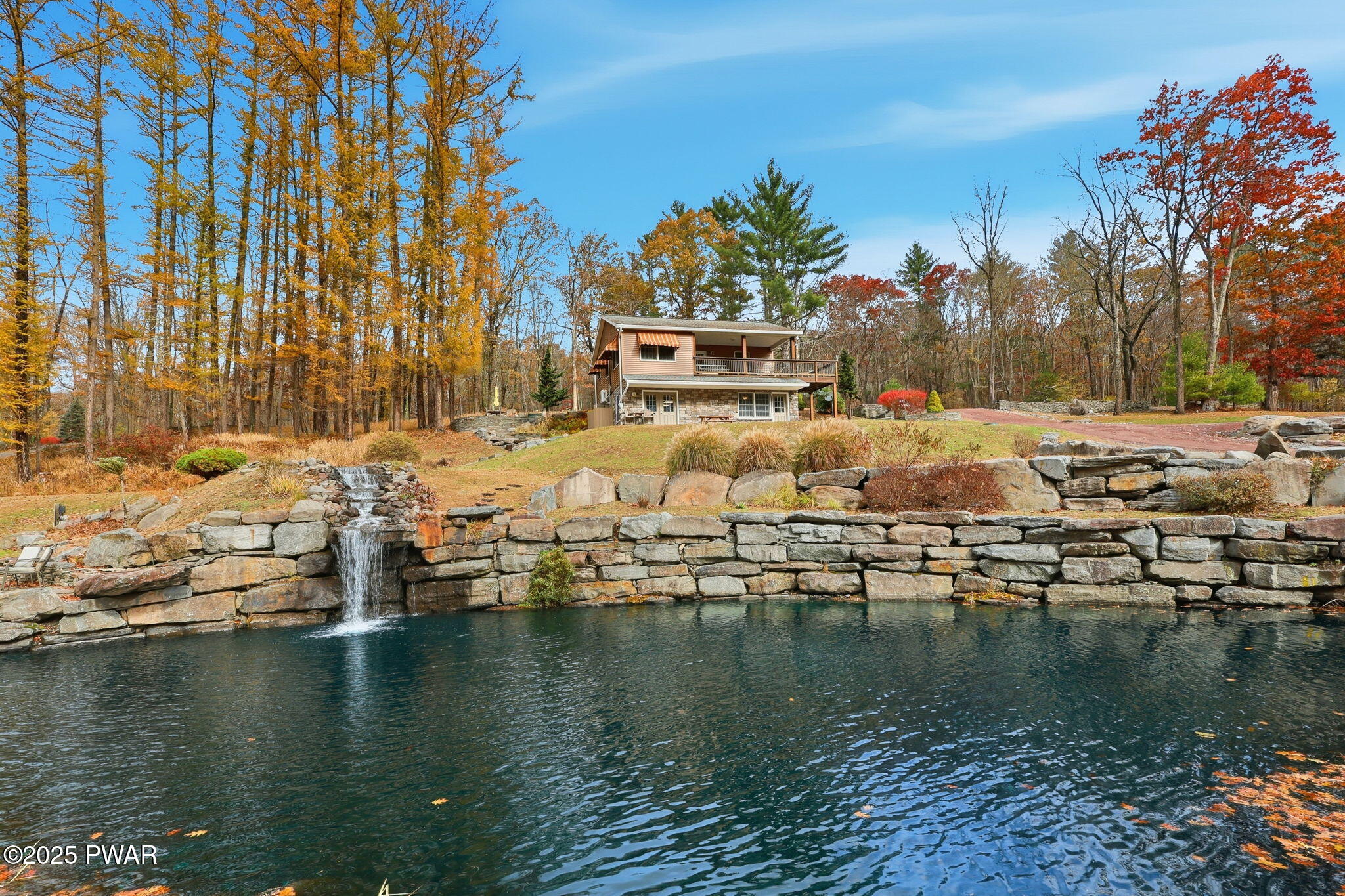 Hawley, Pennsylvania, 18428, United States, 2 Bedrooms Bedrooms, ,3 BathroomsBathrooms,Residential,Active,1985583