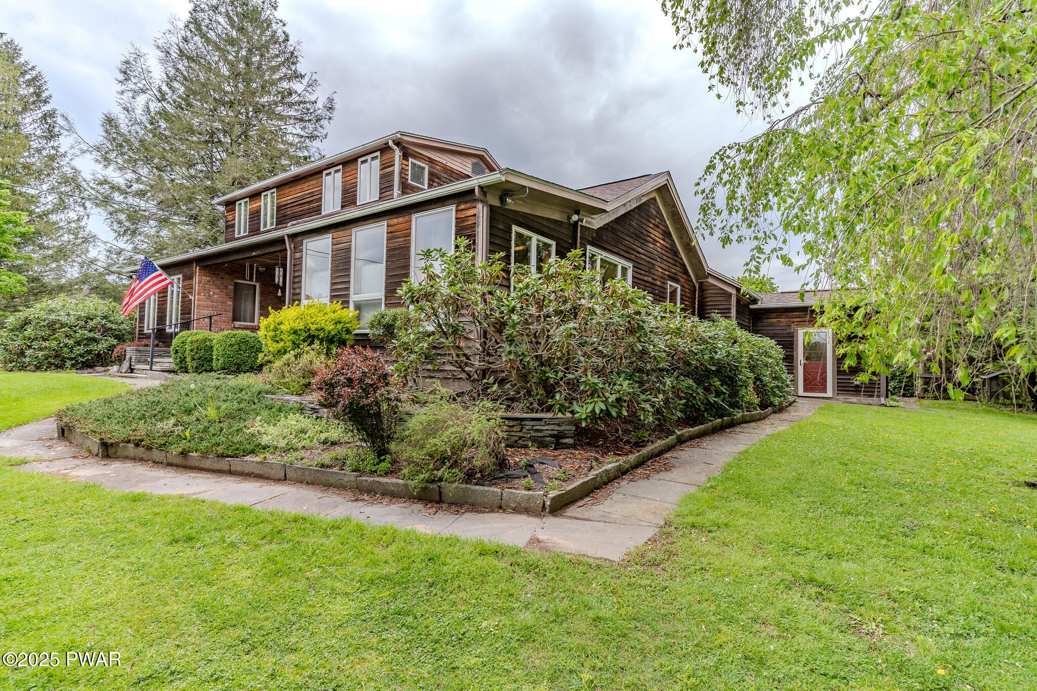 Honesdale, Pennsylvania, 18431, United States, 6 Bedrooms Bedrooms, ,4 BathroomsBathrooms,Residential,Active,1824543