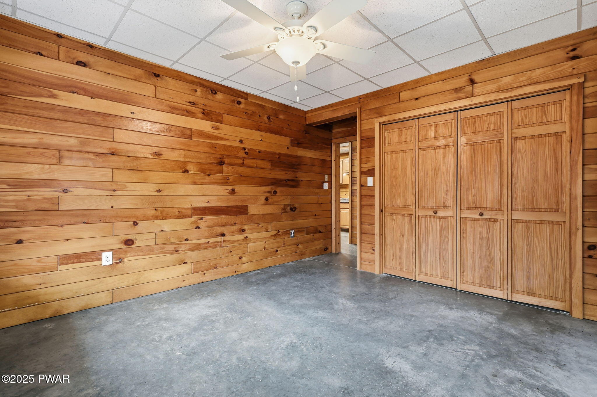 Hawley, Pennsylvania, 18428, United States, 2 Bedrooms Bedrooms, ,3 BathroomsBathrooms,Residential,Active,1985583