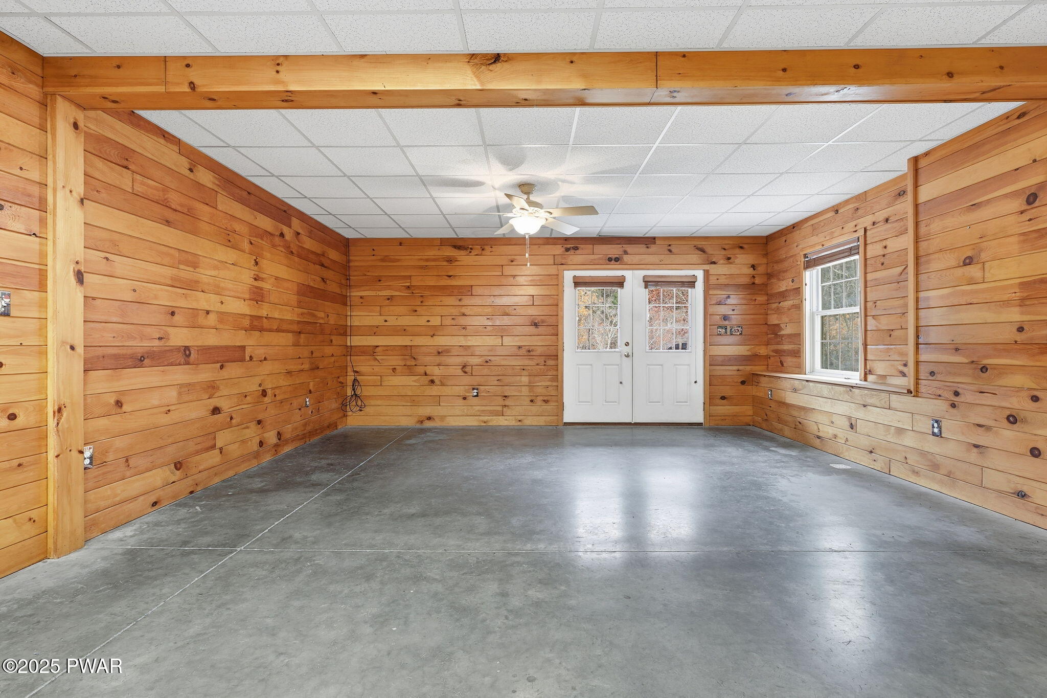 Hawley, Pennsylvania, 18428, United States, 2 Bedrooms Bedrooms, ,3 BathroomsBathrooms,Residential,Active,1985583