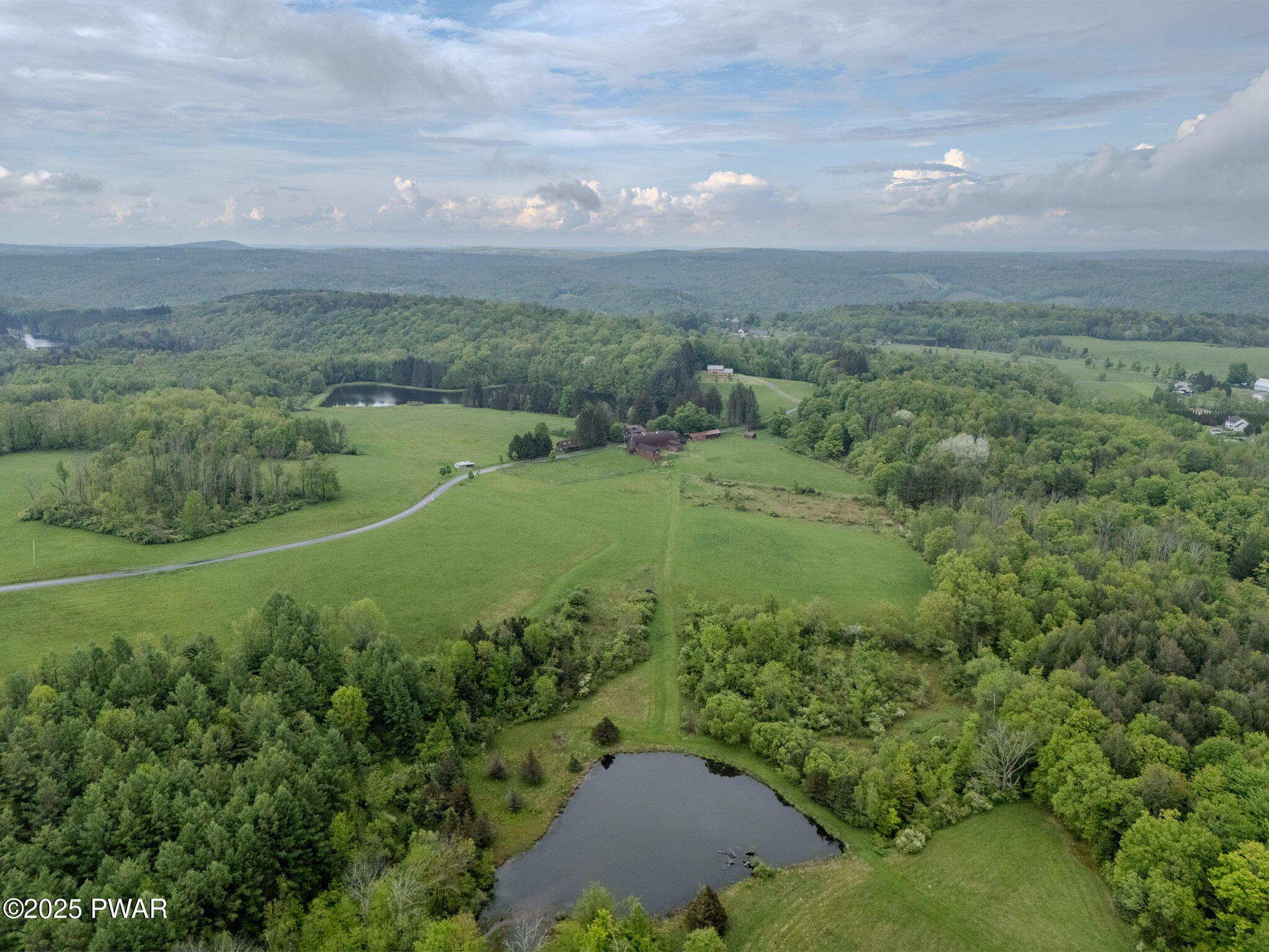 Honesdale, Pennsylvania, 18431, United States, 6 Bedrooms Bedrooms, ,4 BathroomsBathrooms,Residential,Active,1824543