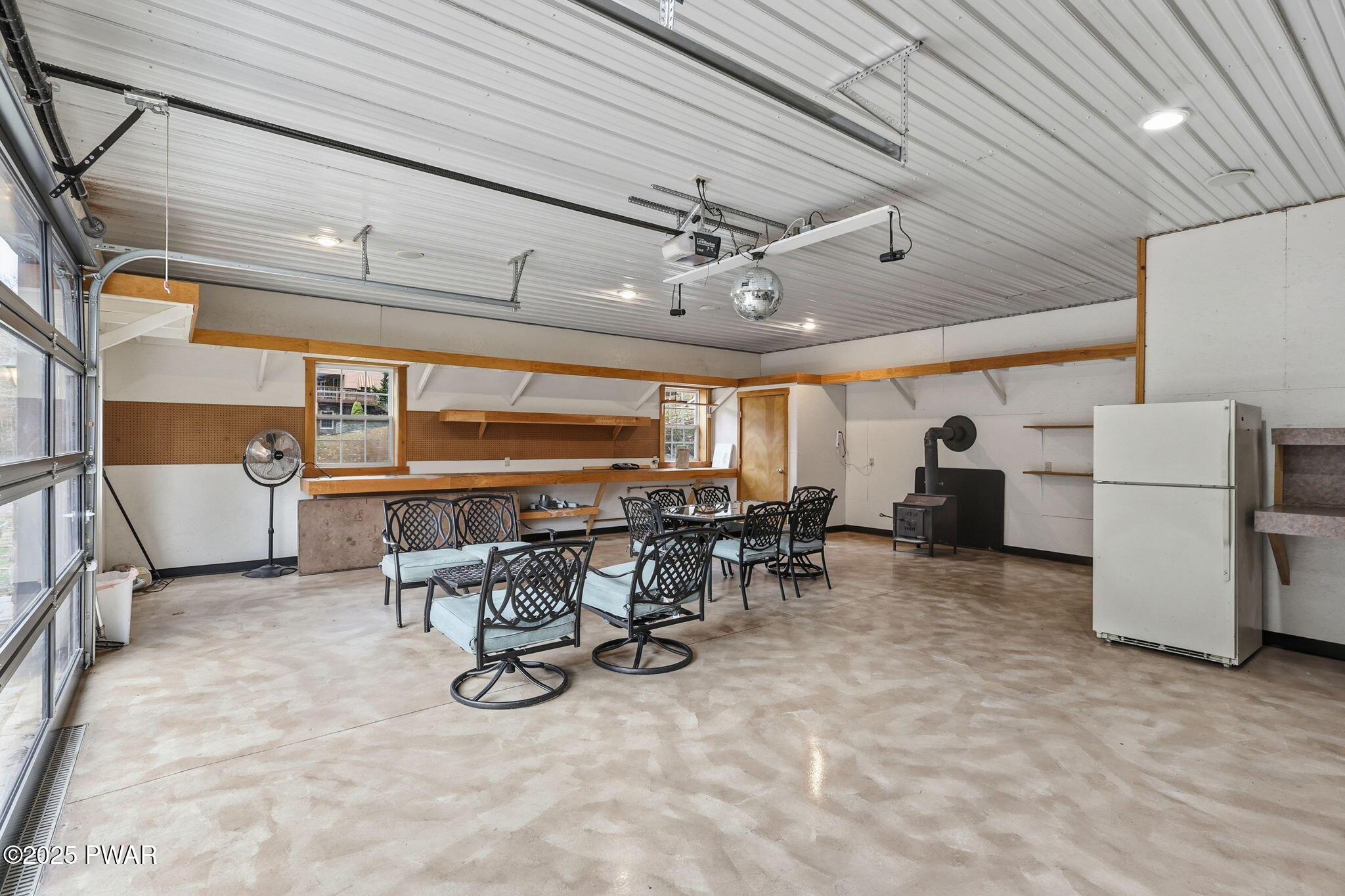 Hawley, Pennsylvania, 18428, United States, 2 Bedrooms Bedrooms, ,3 BathroomsBathrooms,Residential,Active,1985583