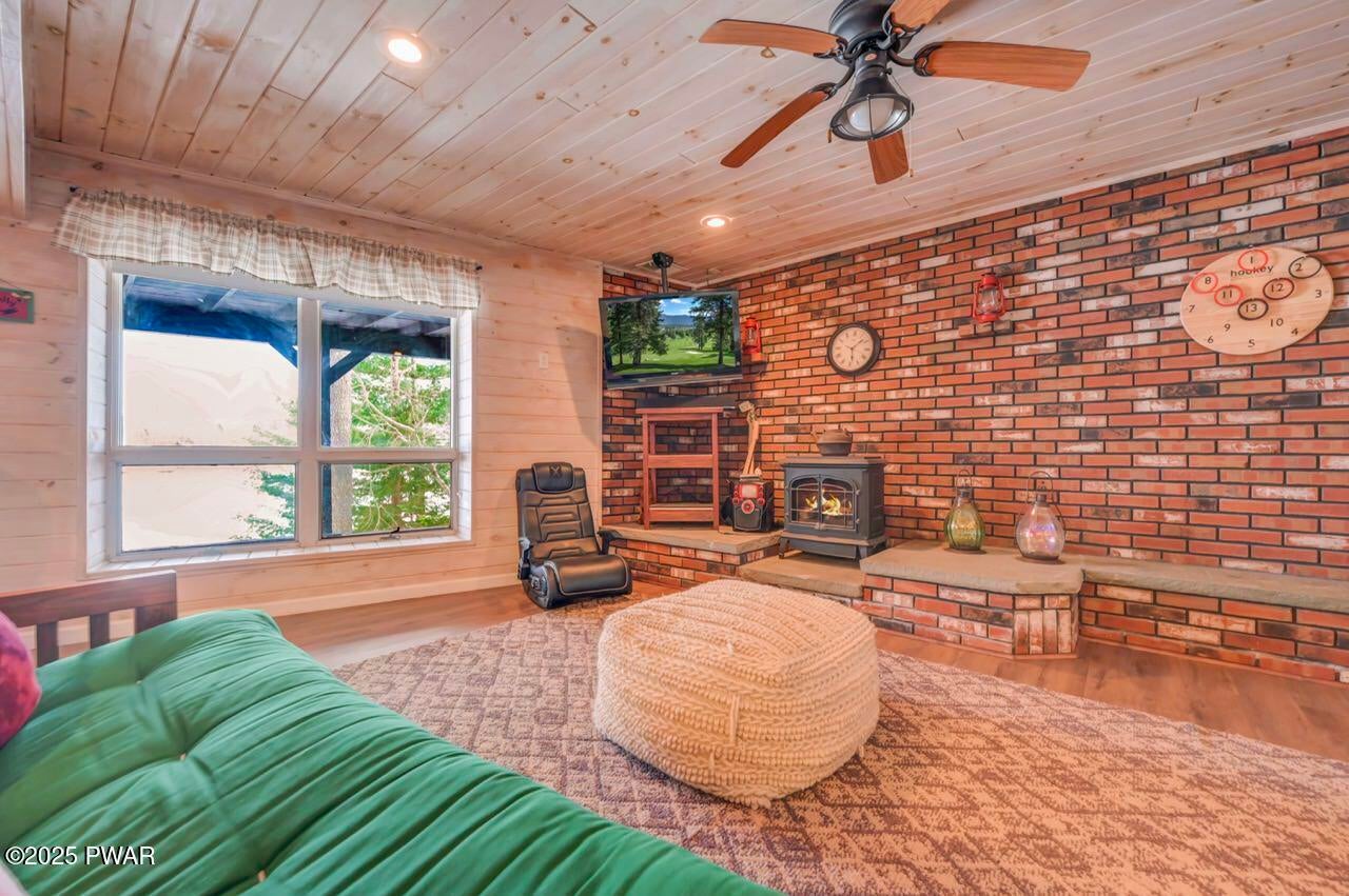 Lake Ariel, Pennsylvania, 18436, United States, 5 Bedrooms Bedrooms, ,2 BathroomsBathrooms,Residential,Active,2006806