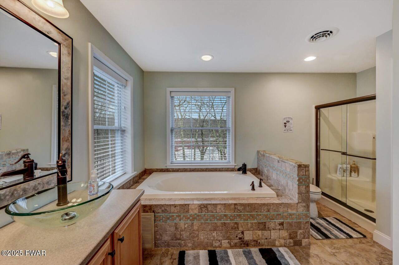 Lackawaxen, Pennsylvania, 18435, United States, ,4 BathroomsBathrooms,Residential,Active,1753948