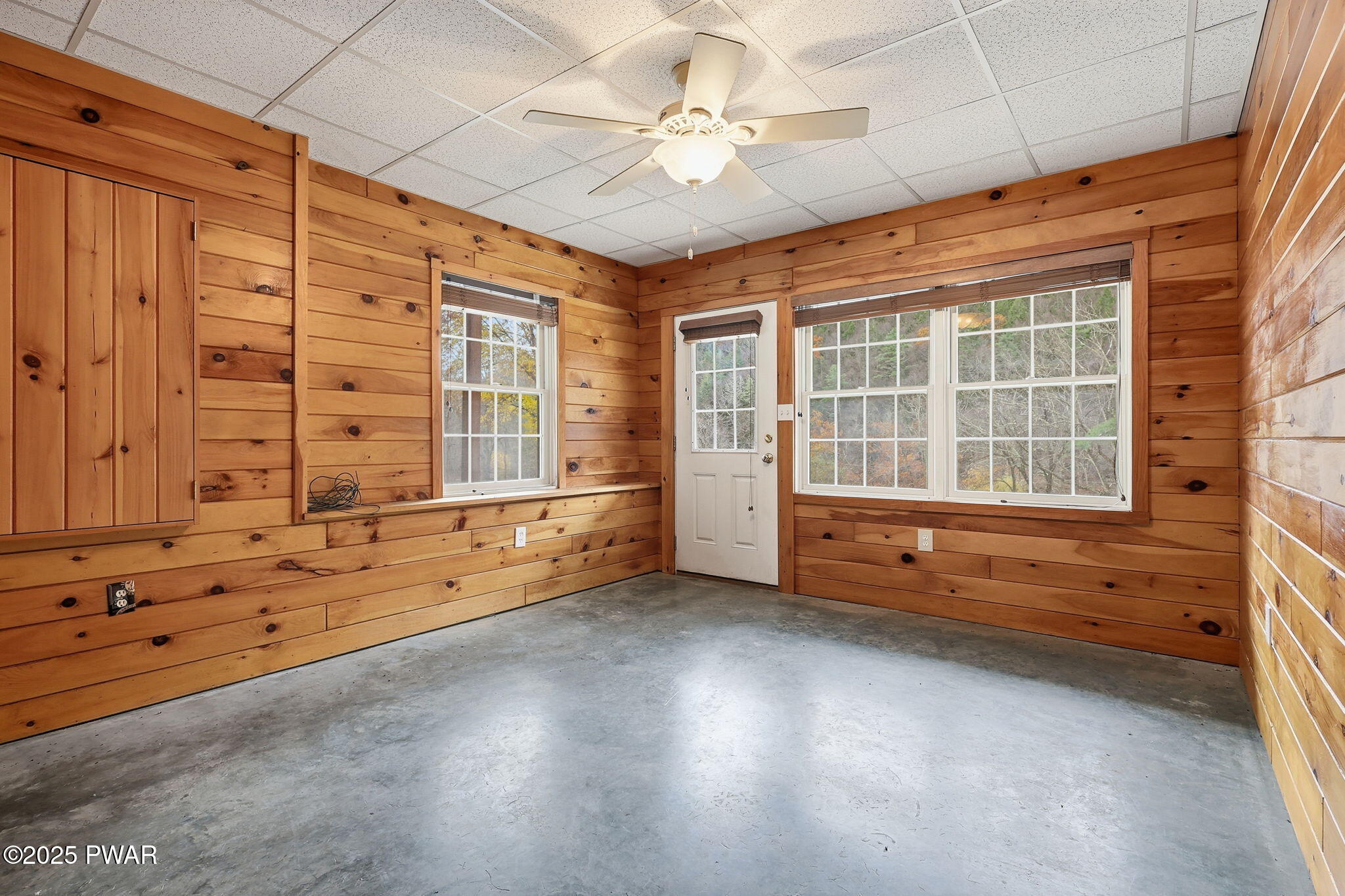 Hawley, Pennsylvania, 18428, United States, 2 Bedrooms Bedrooms, ,3 BathroomsBathrooms,Residential,Active,1985583