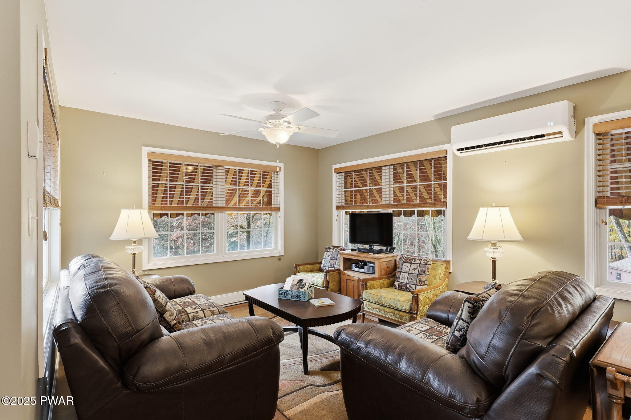 Hawley, Pennsylvania, 18428, United States, 2 Bedrooms Bedrooms, ,3 BathroomsBathrooms,Residential,Active,1985583