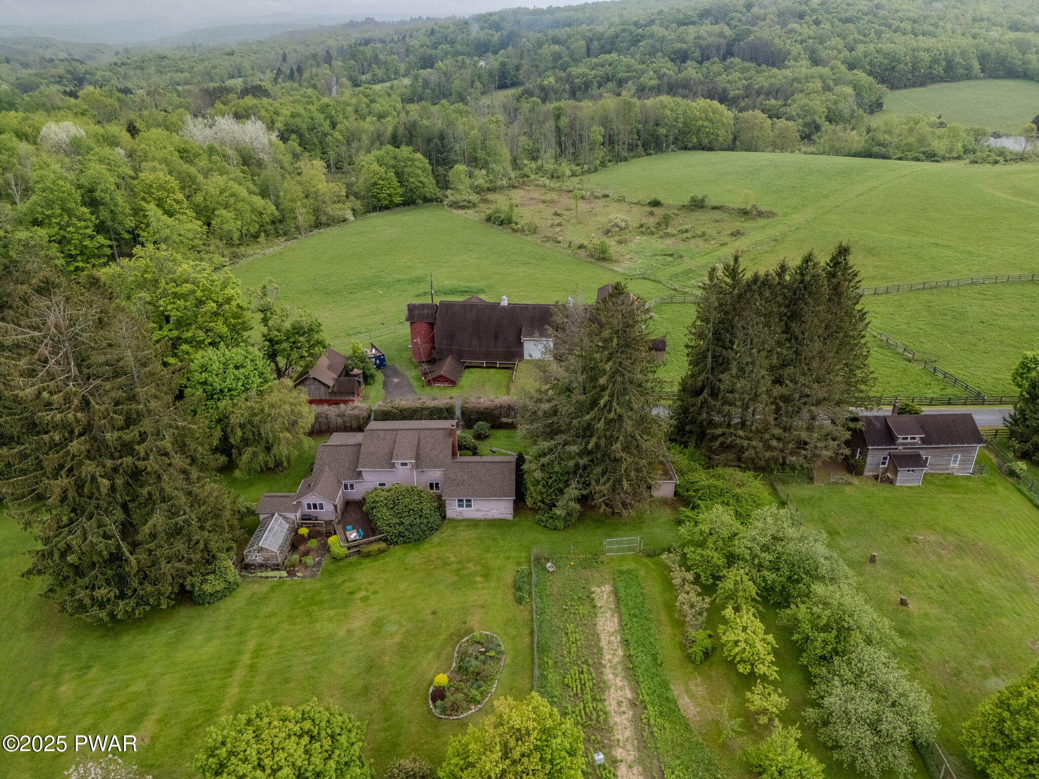 Honesdale, Pennsylvania, 18431, United States, 6 Bedrooms Bedrooms, ,4 BathroomsBathrooms,Residential,Active,1824543
