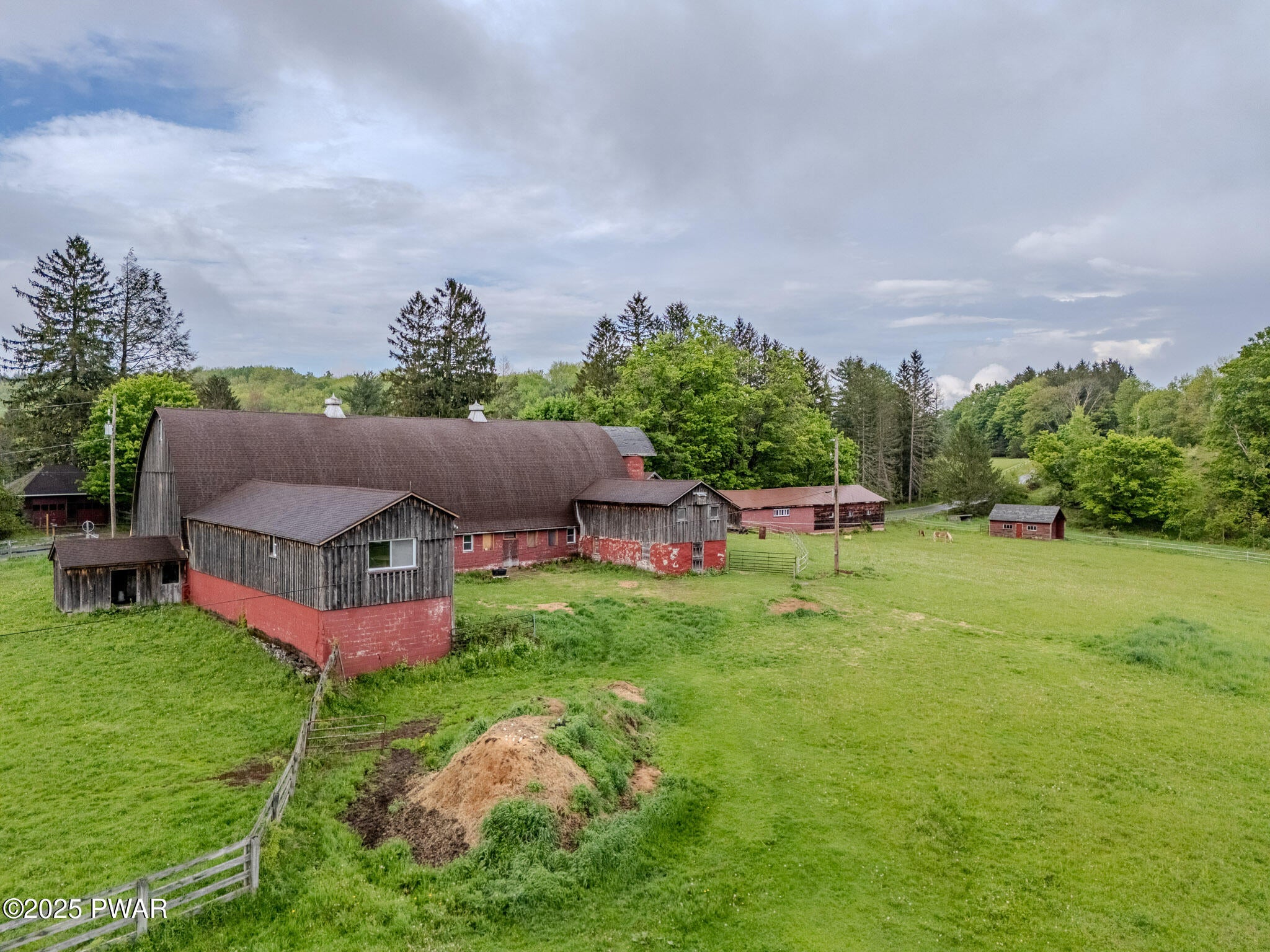 Honesdale, Pennsylvania, 18431, United States, 6 Bedrooms Bedrooms, ,4 BathroomsBathrooms,Residential,Active,1824543