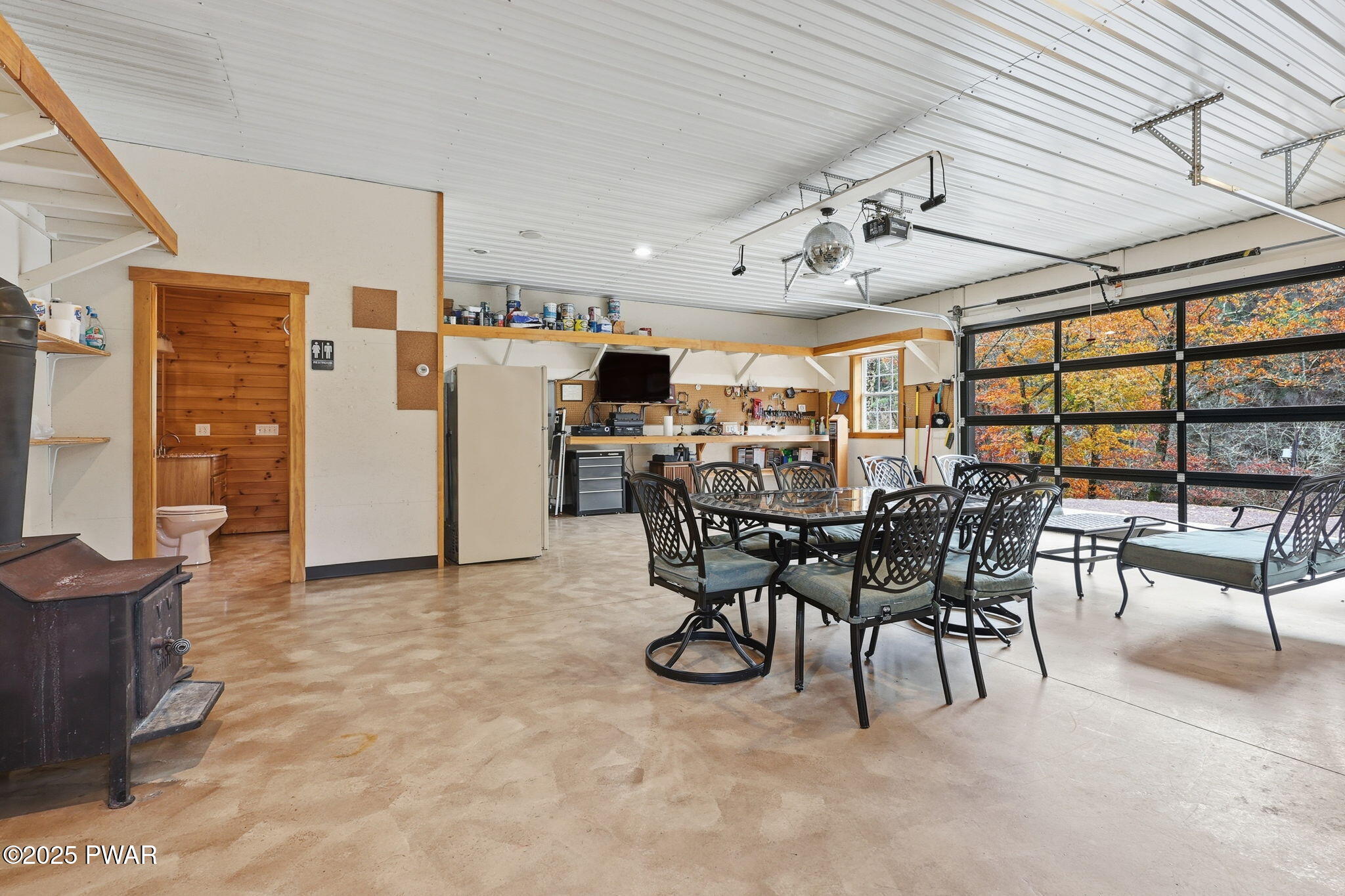 Hawley, Pennsylvania, 18428, United States, 2 Bedrooms Bedrooms, ,3 BathroomsBathrooms,Residential,Active,1985583