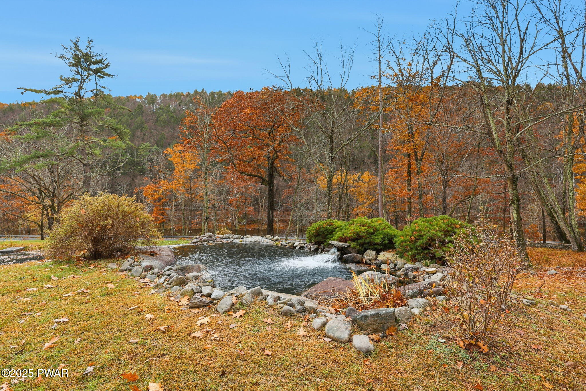 Hawley, Pennsylvania, 18428, United States, 2 Bedrooms Bedrooms, ,3 BathroomsBathrooms,Residential,Active,1985583