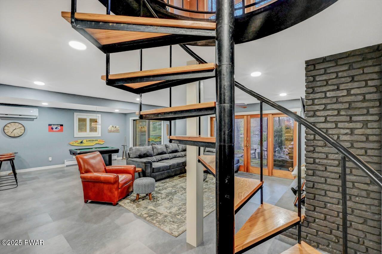 Lake Ariel, Pennsylvania, 18436, United States, 4 Bedrooms Bedrooms, ,3 BathroomsBathrooms,Residential,Active,2010911