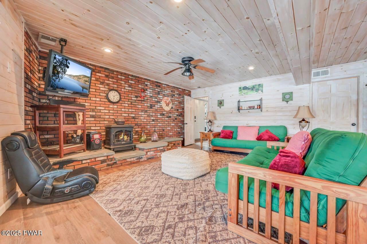 Lake Ariel, Pennsylvania, 18436, United States, 5 Bedrooms Bedrooms, ,2 BathroomsBathrooms,Residential,Active,2006806