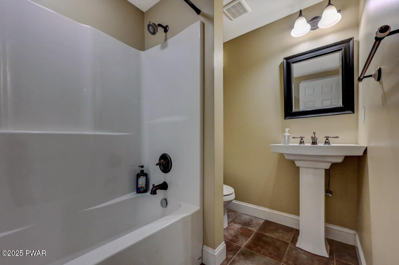 Lackawaxen, Pennsylvania, 18435, United States, ,4 BathroomsBathrooms,Residential,Active,1753948