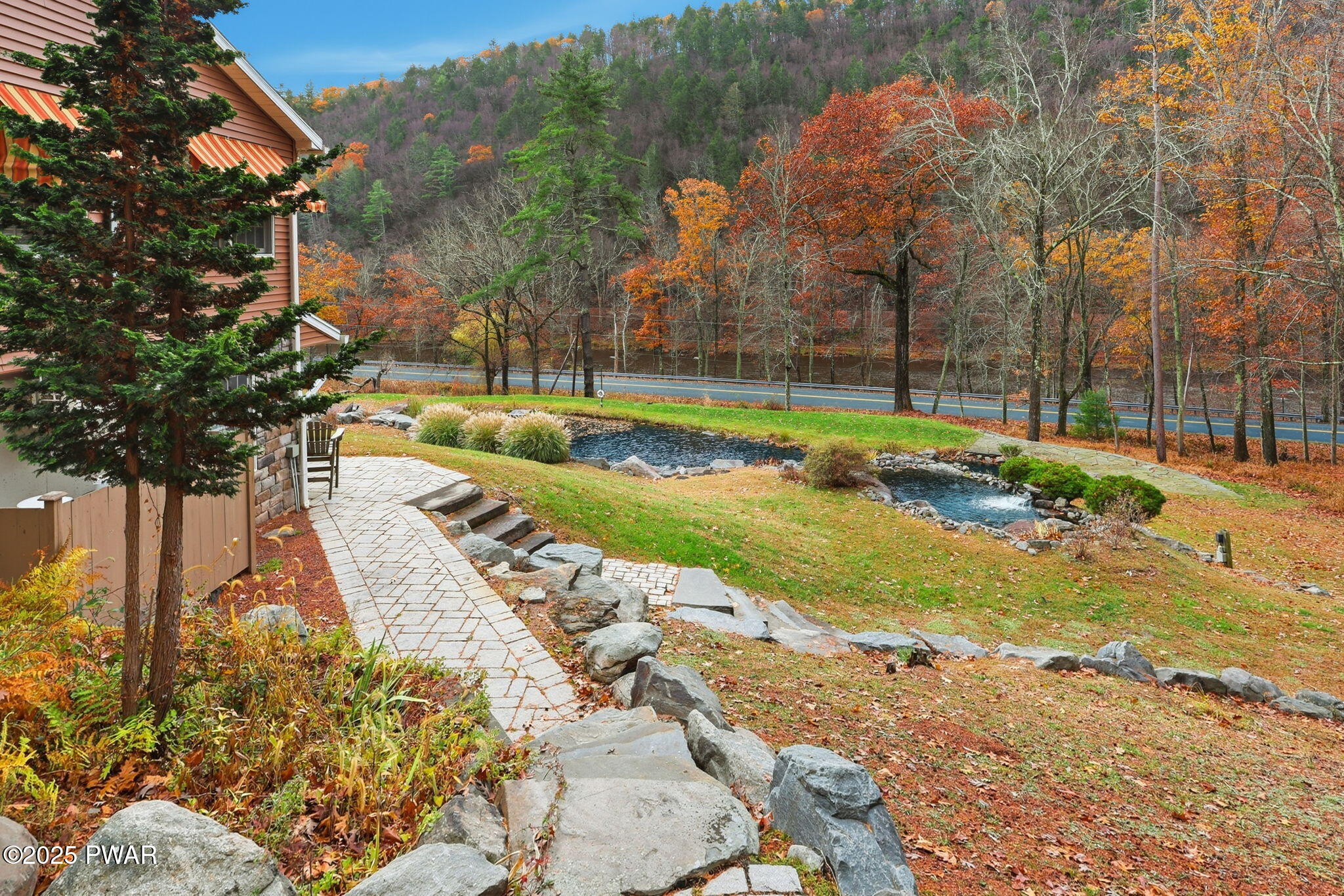 Hawley, Pennsylvania, 18428, United States, 2 Bedrooms Bedrooms, ,3 BathroomsBathrooms,Residential,Active,1985583