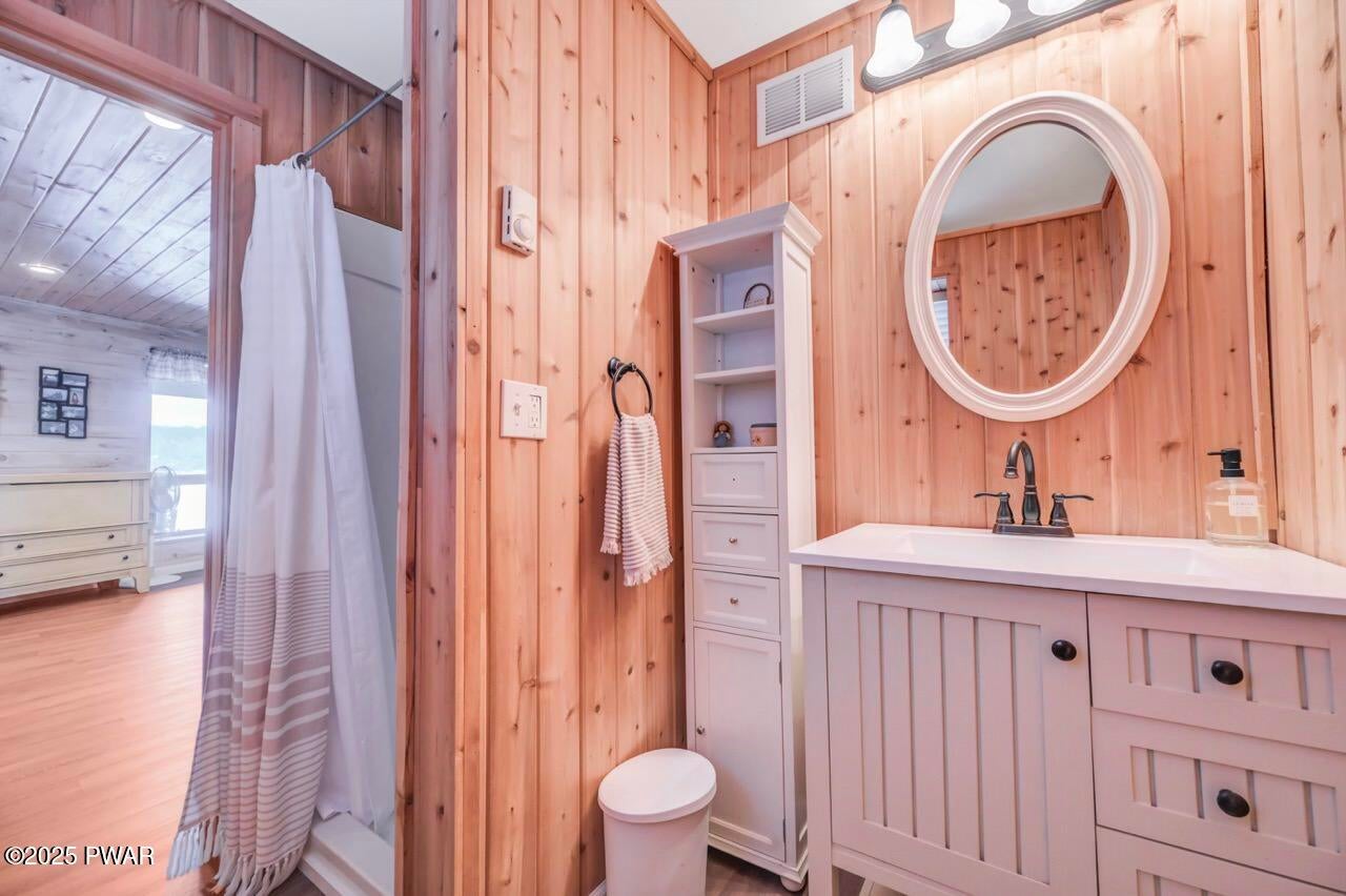 Lake Ariel, Pennsylvania, 18436, United States, 5 Bedrooms Bedrooms, ,2 BathroomsBathrooms,Residential,Active,2006806