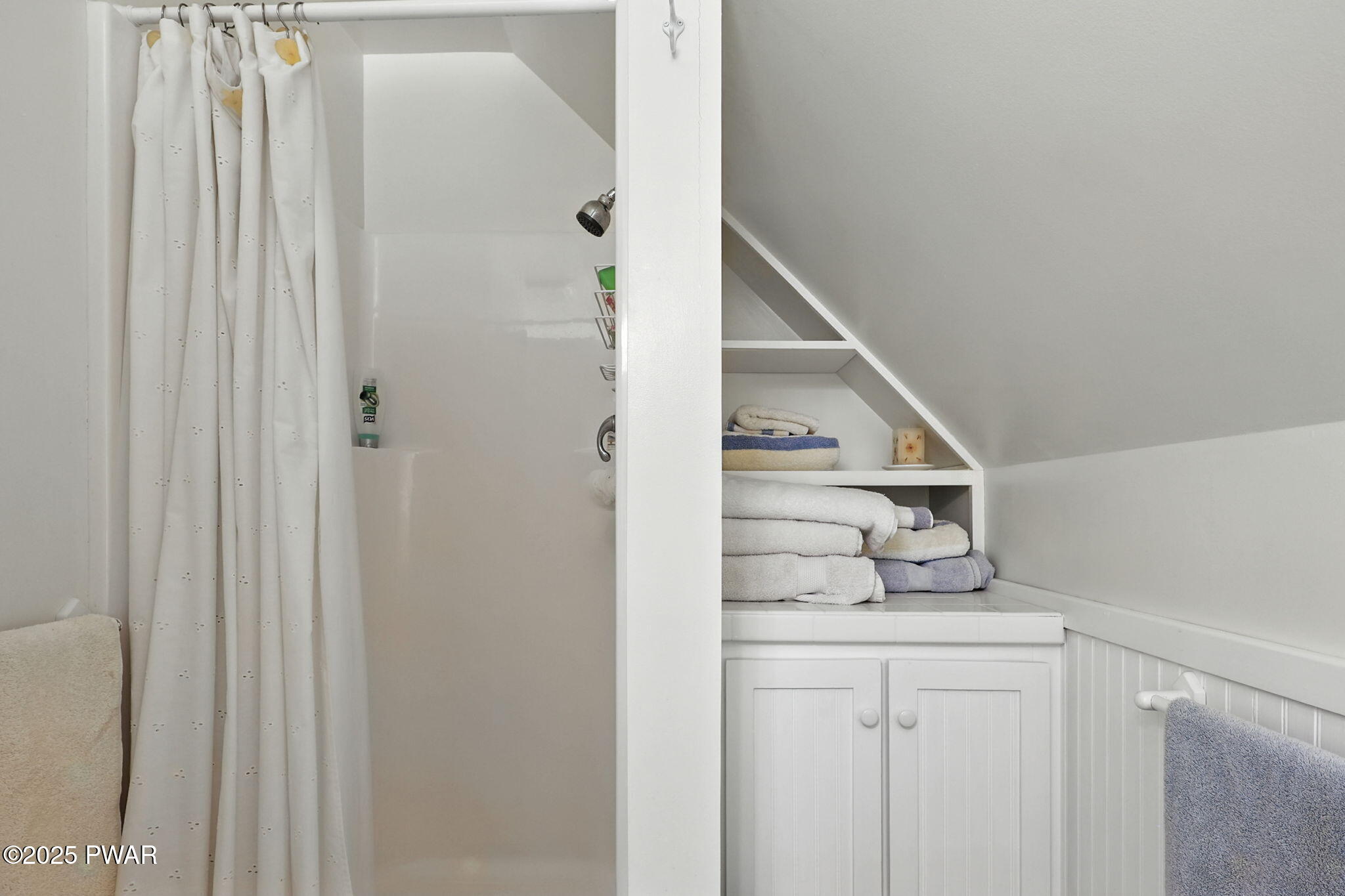 Forest City, Pennsylvania, 18421, United States, 6 Bedrooms Bedrooms, ,4 BathroomsBathrooms,Residential,Pending,1994968