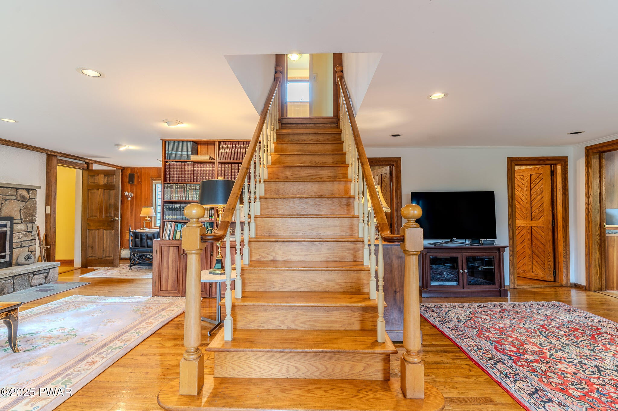 Honesdale, Pennsylvania, 18431, United States, 6 Bedrooms Bedrooms, ,4 BathroomsBathrooms,Residential,Active,1824543