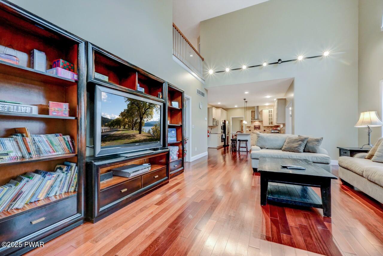 Lackawaxen, Pennsylvania, 18435, United States, ,4 BathroomsBathrooms,Residential,Active,1753948