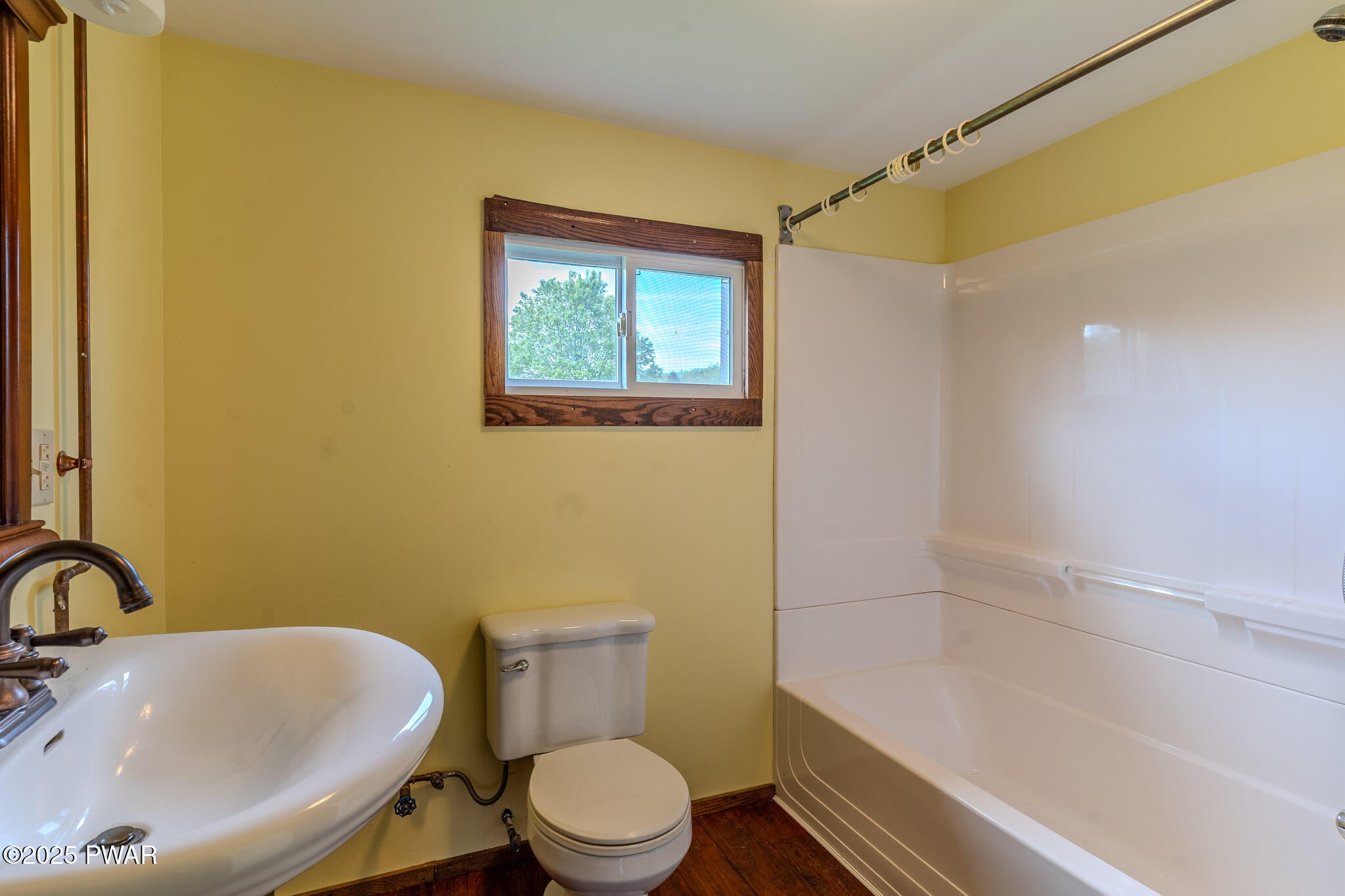 Honesdale, Pennsylvania, 18431, United States, 6 Bedrooms Bedrooms, ,4 BathroomsBathrooms,Residential,Active,1824543