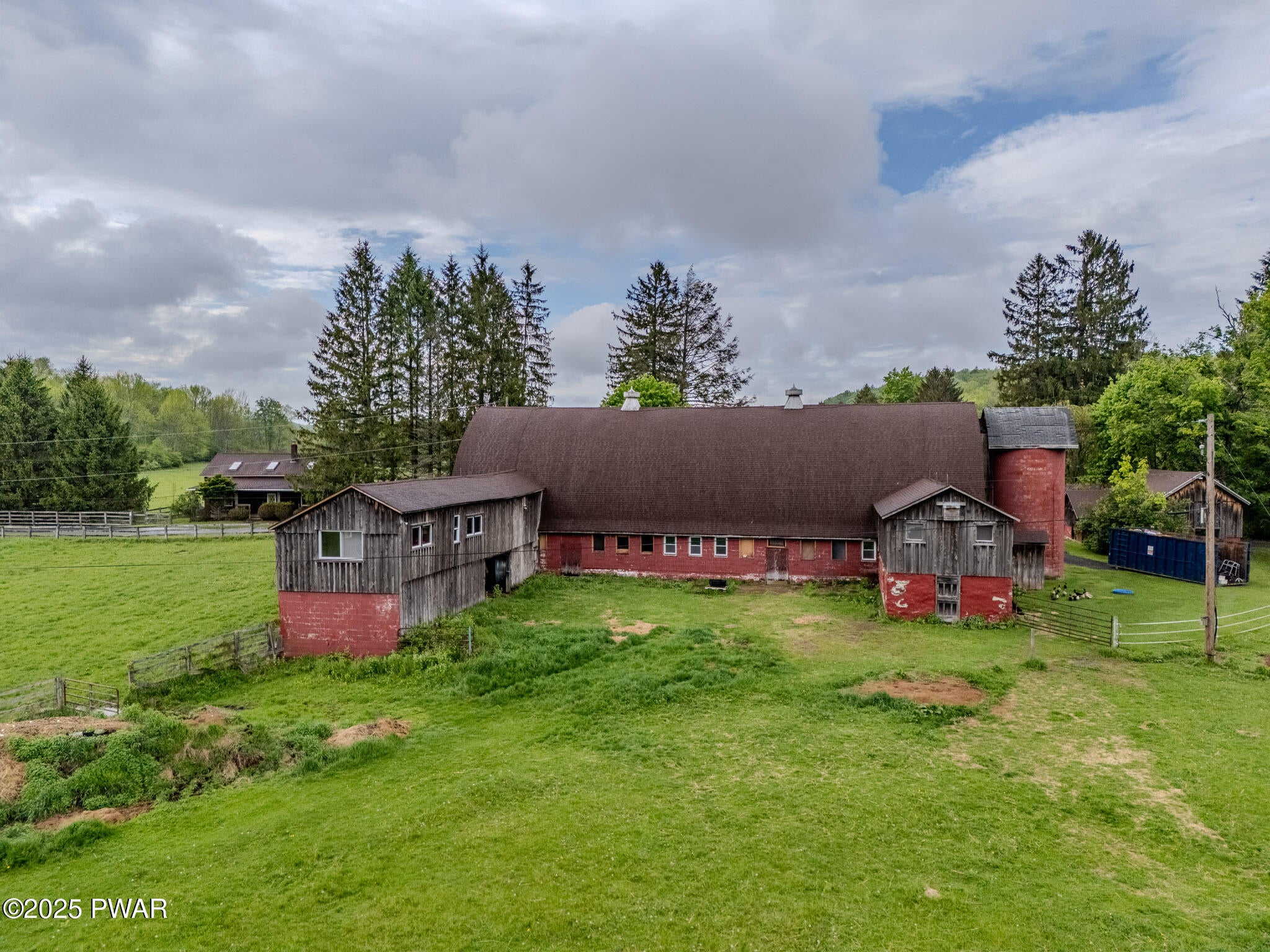 Honesdale, Pennsylvania, 18431, United States, 6 Bedrooms Bedrooms, ,4 BathroomsBathrooms,Residential,Active,1824543
