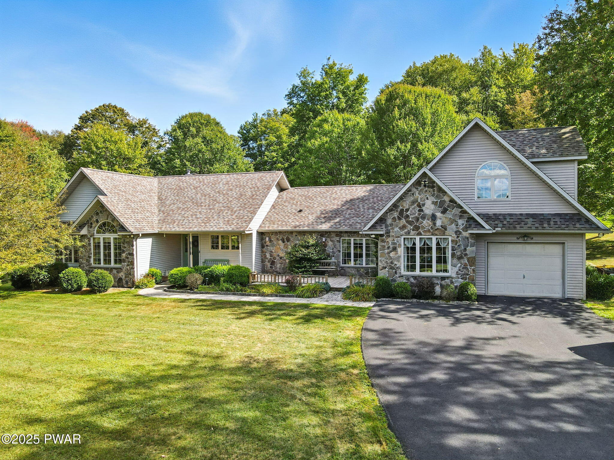 Forest City, Pennsylvania, 18421, United States, 6 Bedrooms Bedrooms, ,4 BathroomsBathrooms,Residential,Active,1941344