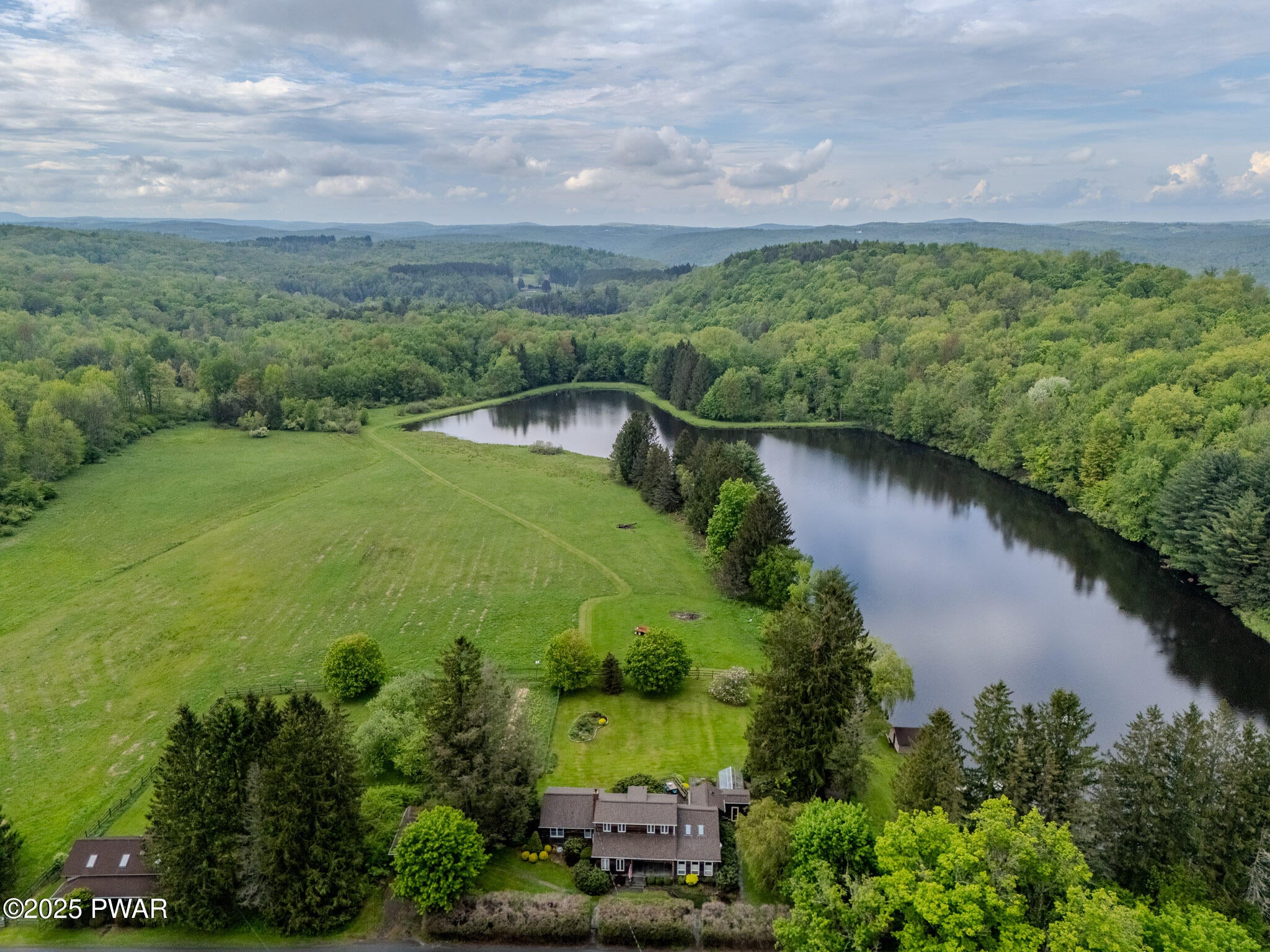 Honesdale, Pennsylvania, 18431, United States, 6 Bedrooms Bedrooms, ,4 BathroomsBathrooms,Residential,Active,1824543