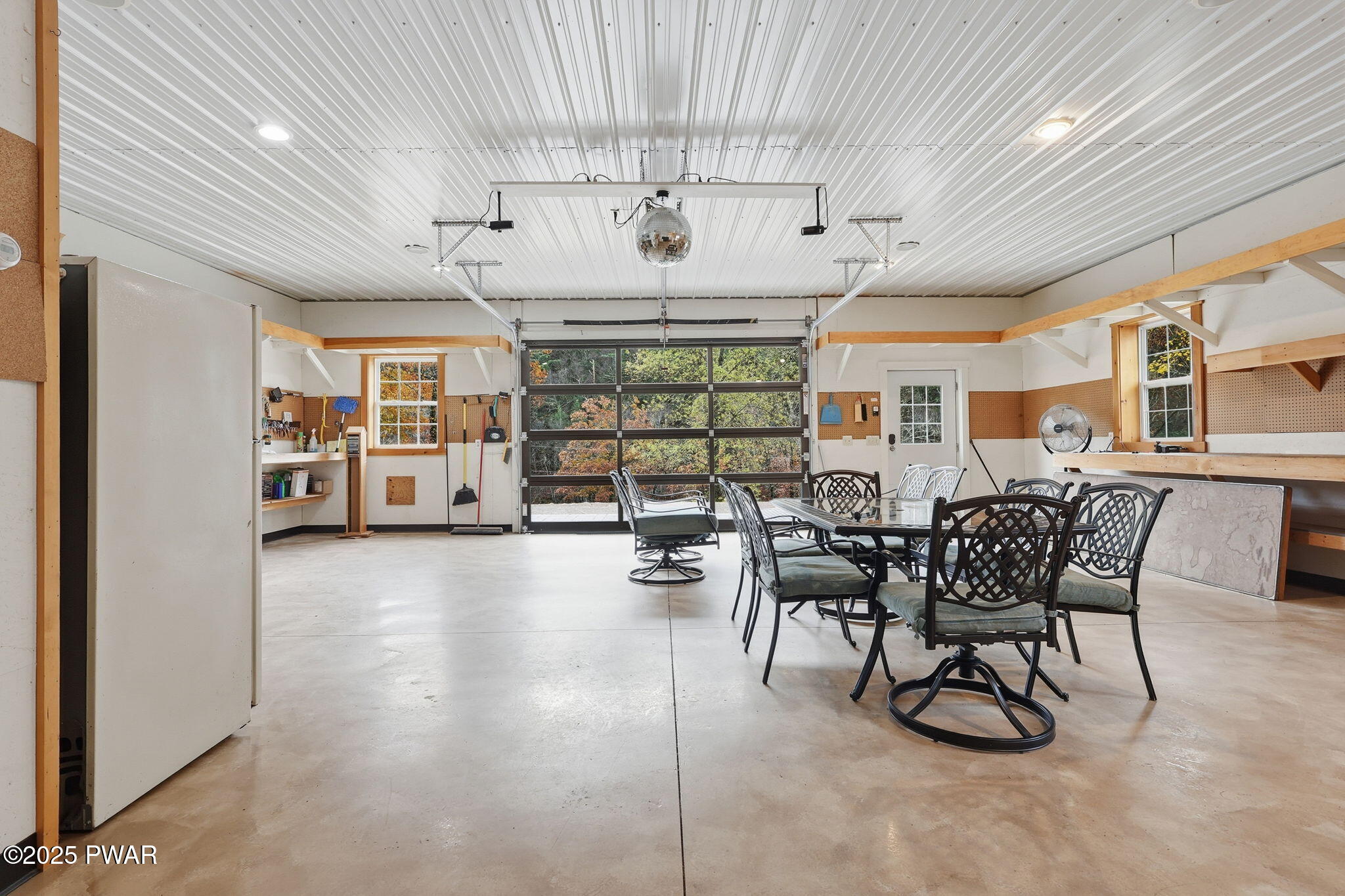 Hawley, Pennsylvania, 18428, United States, 2 Bedrooms Bedrooms, ,3 BathroomsBathrooms,Residential,Active,1985583