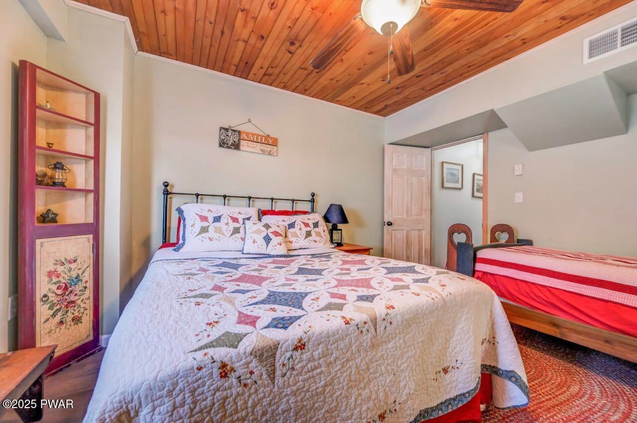 Lake Ariel, Pennsylvania, 18436, United States, 5 Bedrooms Bedrooms, ,2 BathroomsBathrooms,Residential,Active,2006806