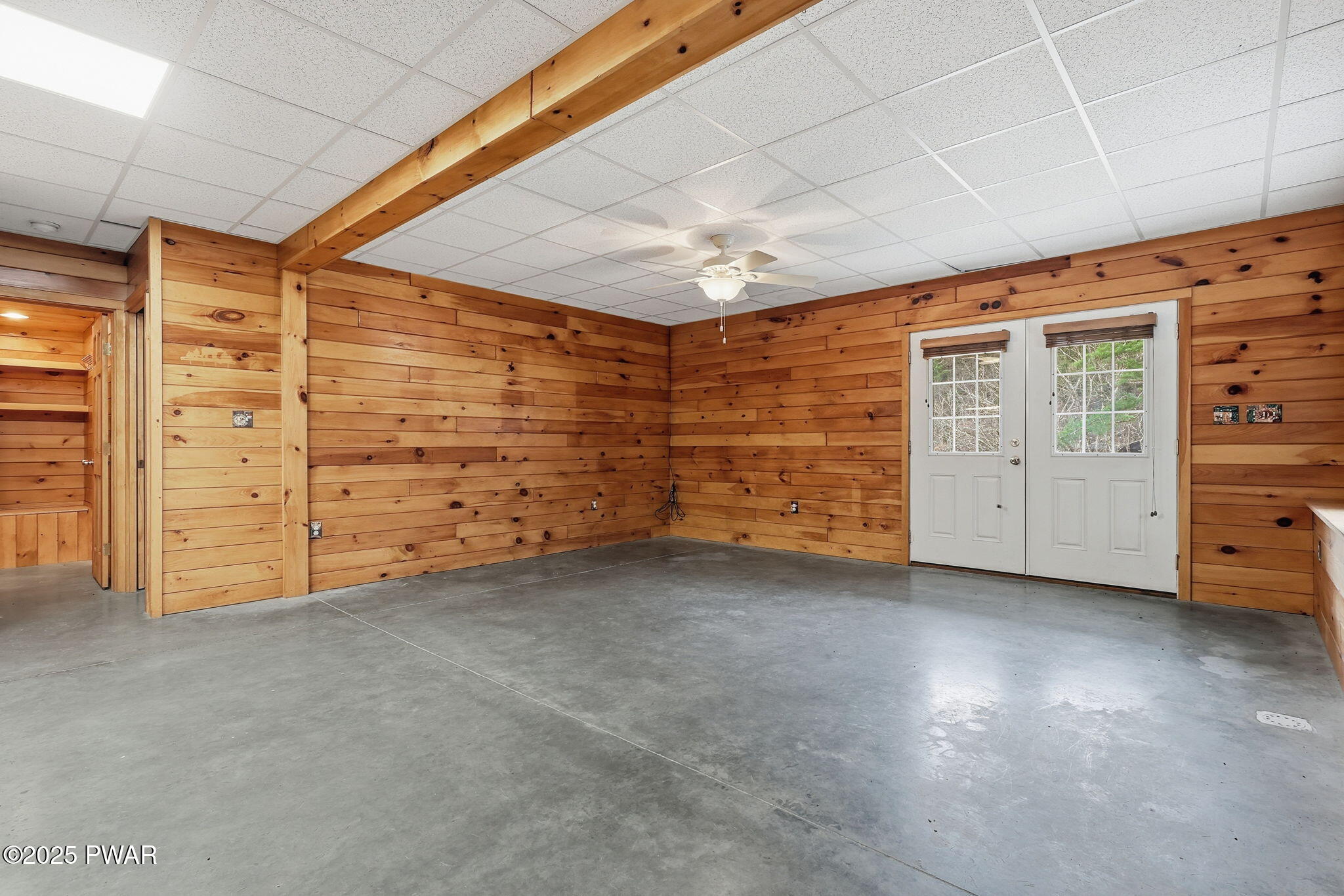 Hawley, Pennsylvania, 18428, United States, 2 Bedrooms Bedrooms, ,3 BathroomsBathrooms,Residential,Active,1985583