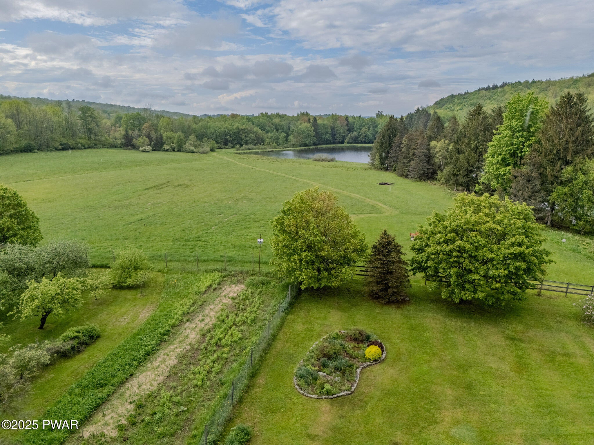 Honesdale, Pennsylvania, 18431, United States, 6 Bedrooms Bedrooms, ,4 BathroomsBathrooms,Residential,Active,1824543