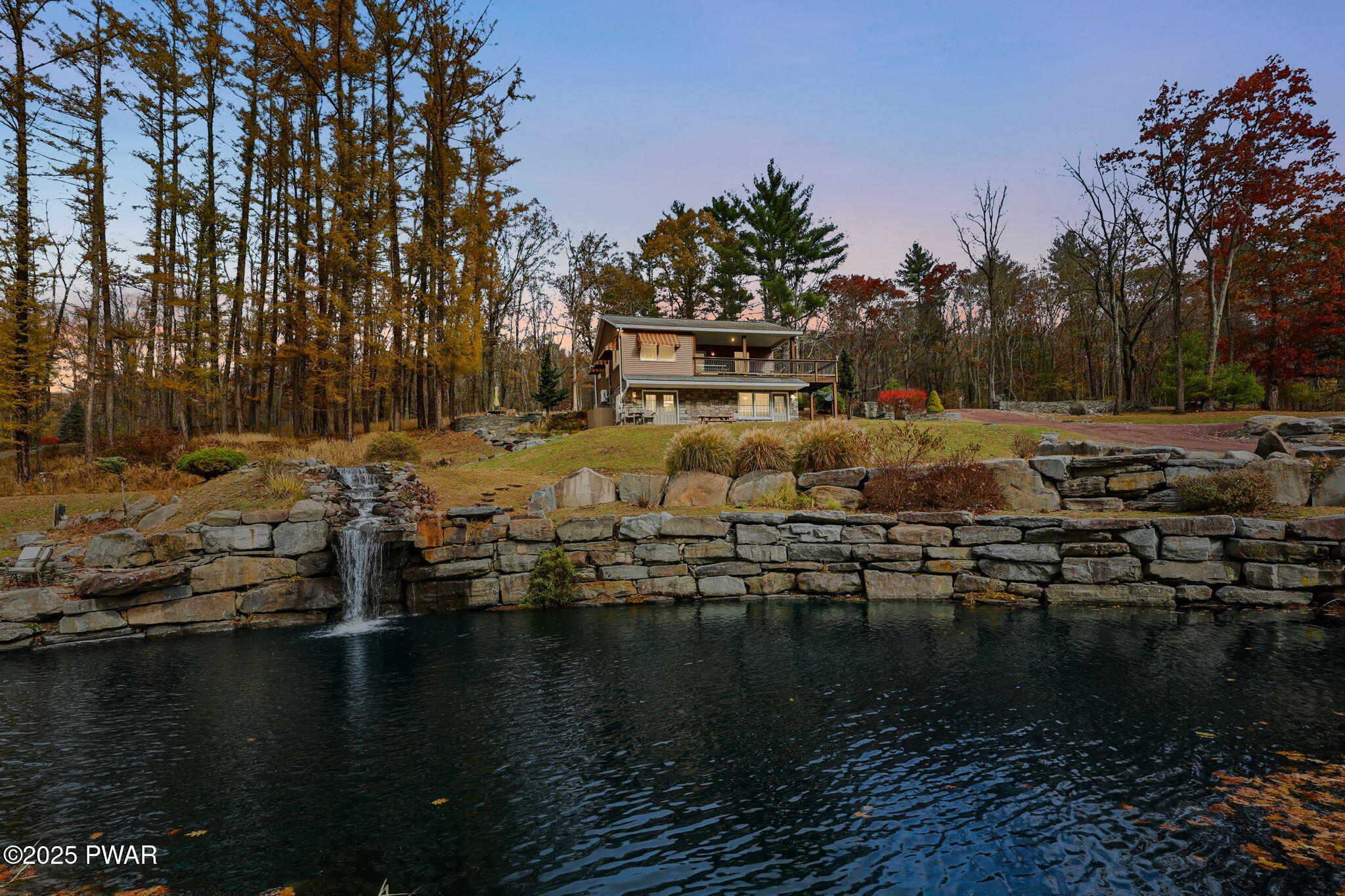 Hawley, Pennsylvania, 18428, United States, 2 Bedrooms Bedrooms, ,3 BathroomsBathrooms,Residential,Active,1985583