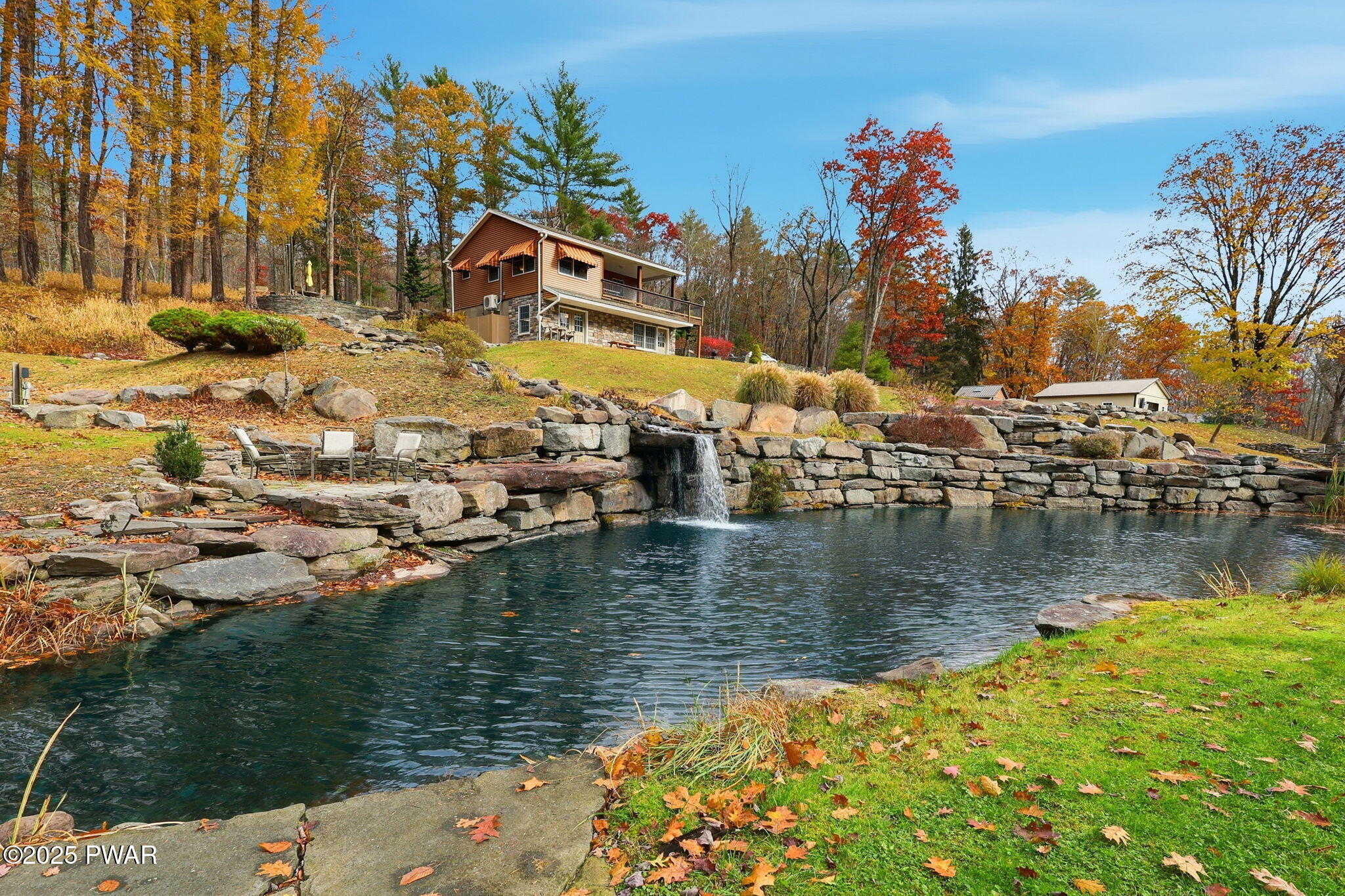 Hawley, Pennsylvania, 18428, United States, 2 Bedrooms Bedrooms, ,3 BathroomsBathrooms,Residential,Active,1985583