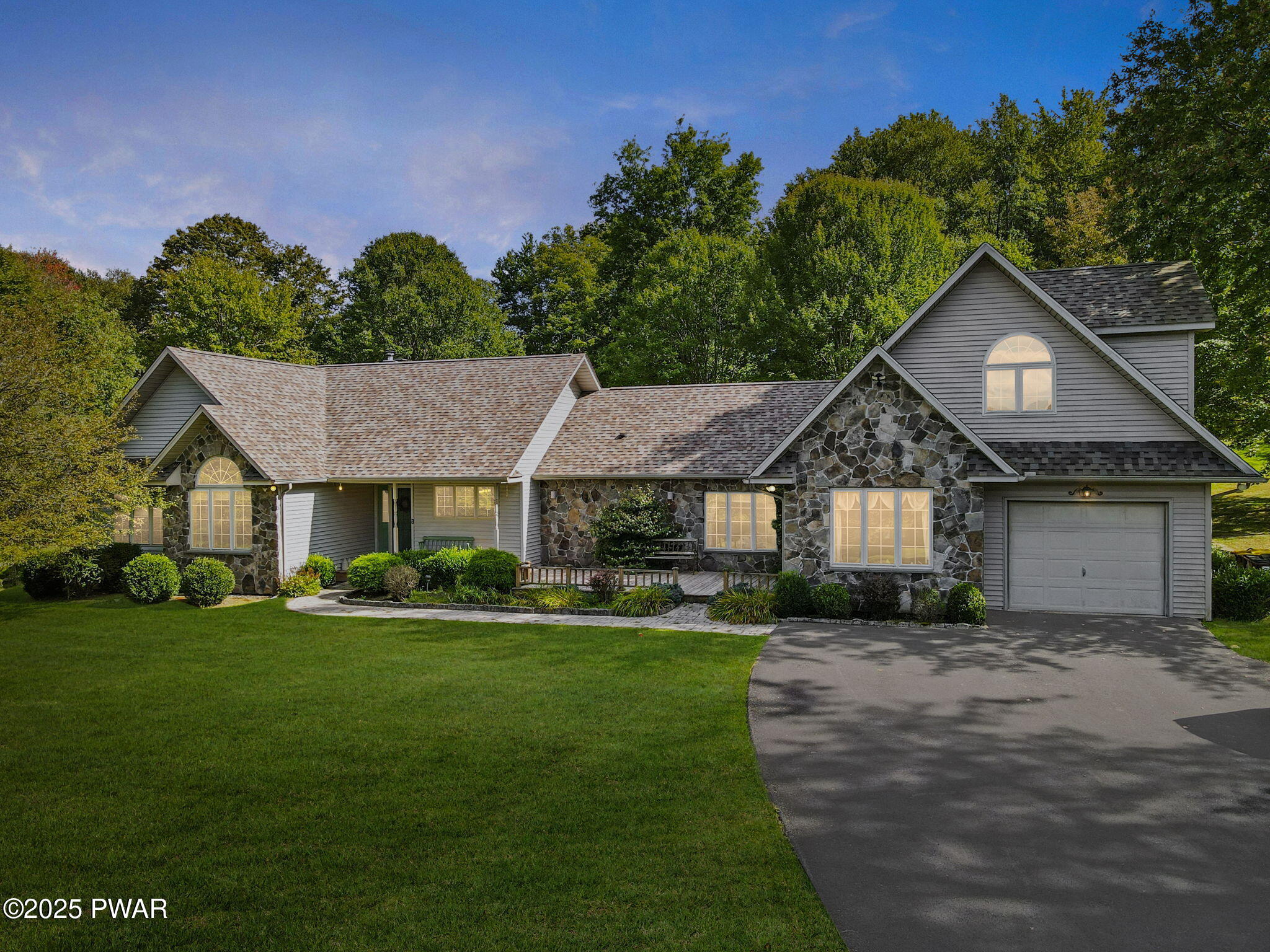 Forest City, Pennsylvania, 18421, United States, 6 Bedrooms Bedrooms, ,4 BathroomsBathrooms,Residential,Active,1941344