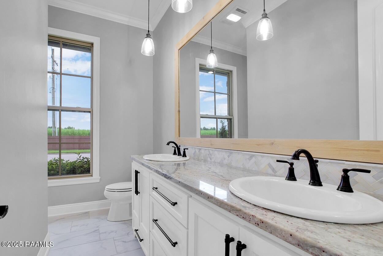 Broussard, Louisiana, 70518, United States, 4 Bedrooms Bedrooms, ,4 BathroomsBathrooms,Residential,Active,1936420