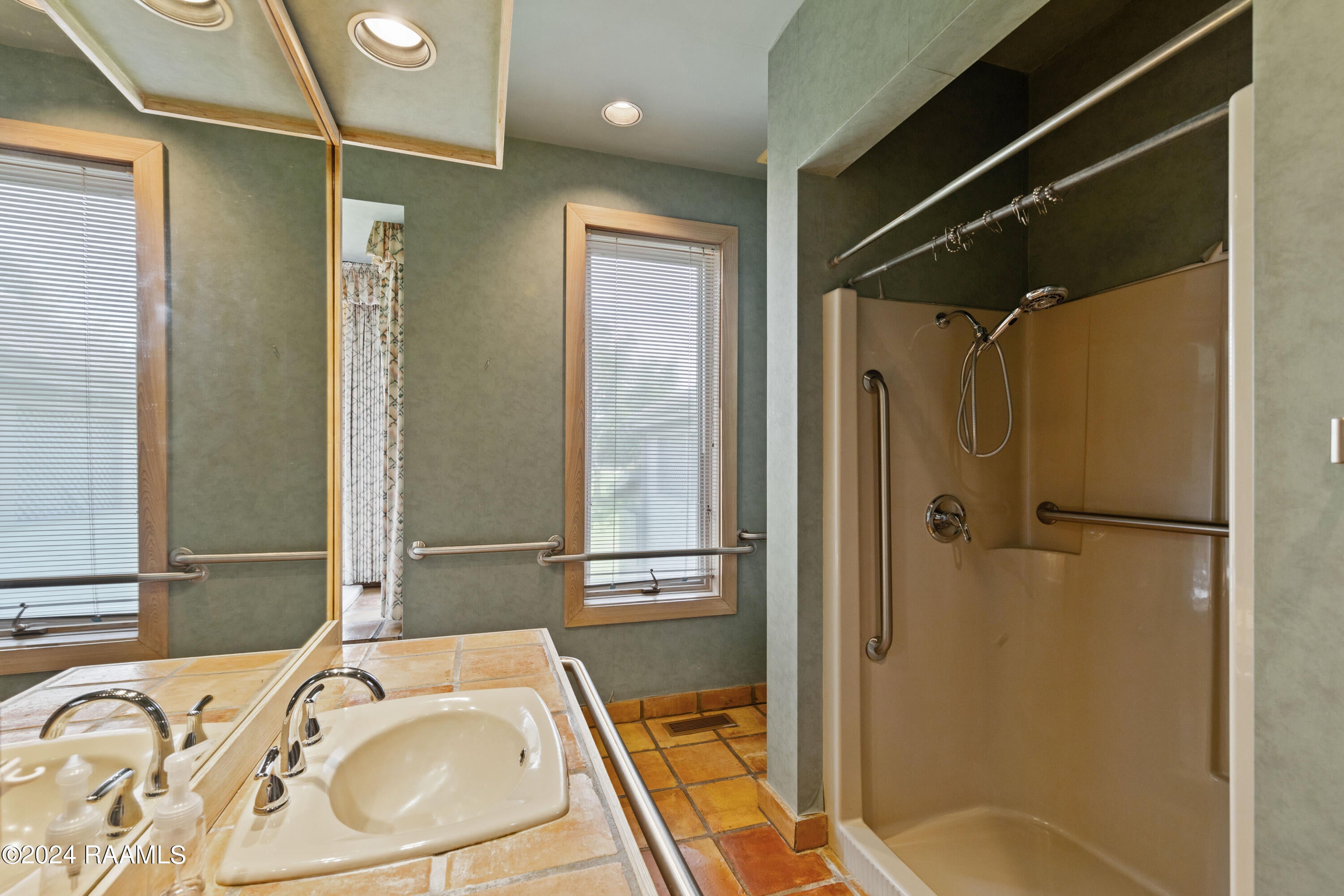 Breaux Bridge, Louisiana, 70517, United States, 4 Bedrooms Bedrooms, ,4 BathroomsBathrooms,Residential,Active,1922348