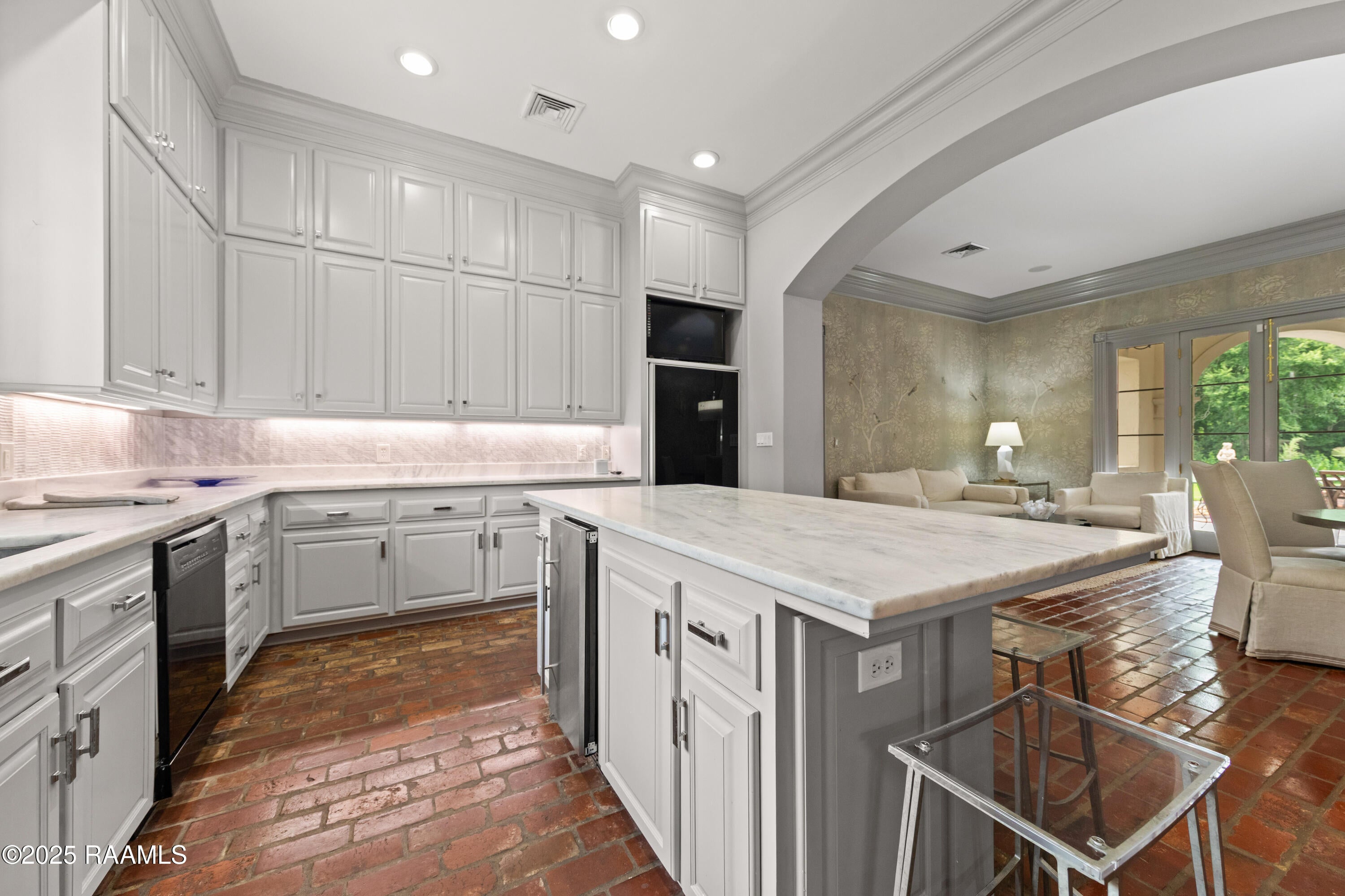 Abbeville, Louisiana, 70510, United States, 5 Bedrooms Bedrooms, ,5 BathroomsBathrooms,Residential,Active,1832294
