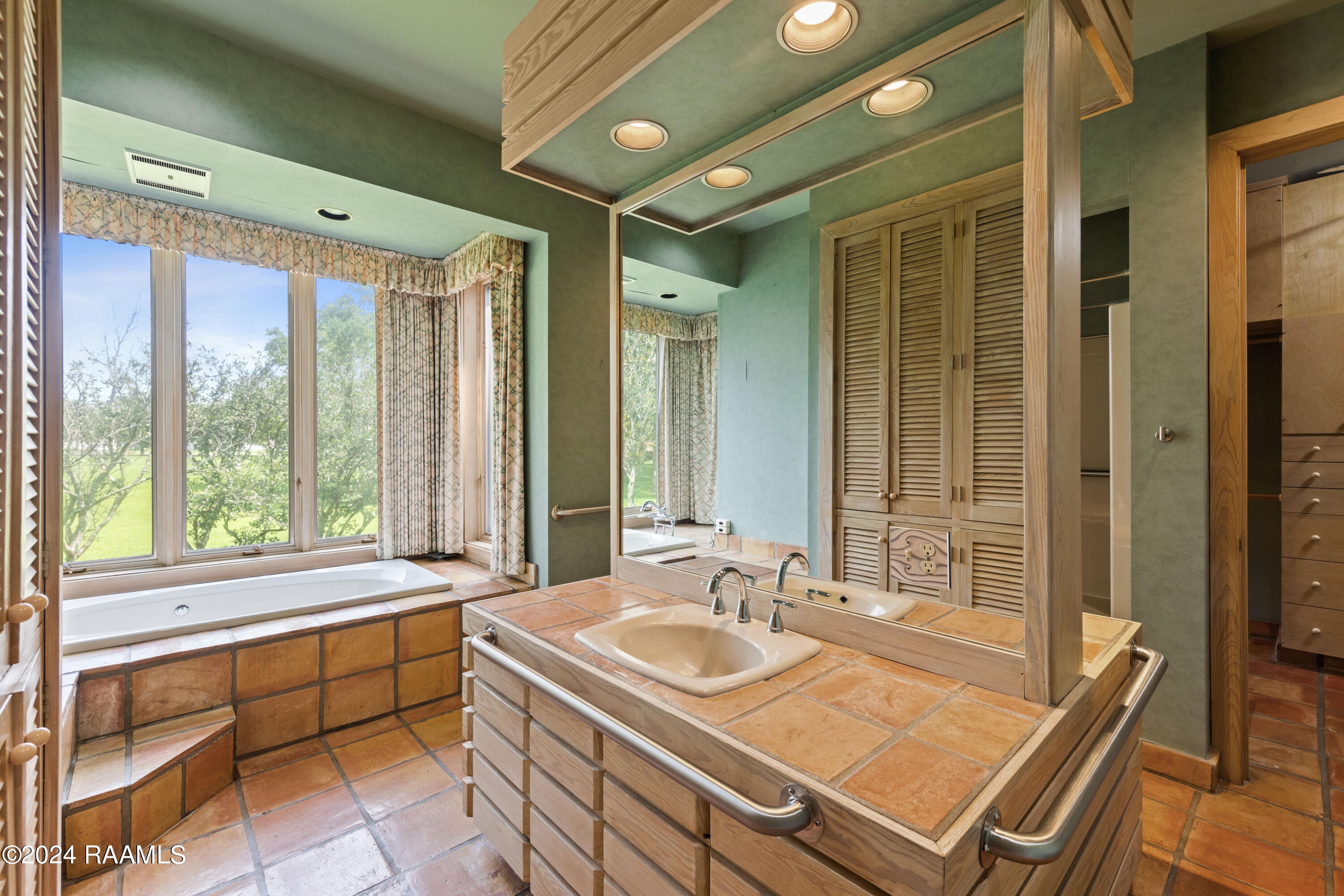Breaux Bridge, Louisiana, 70517, United States, 4 Bedrooms Bedrooms, ,4 BathroomsBathrooms,Residential,Active,1922348