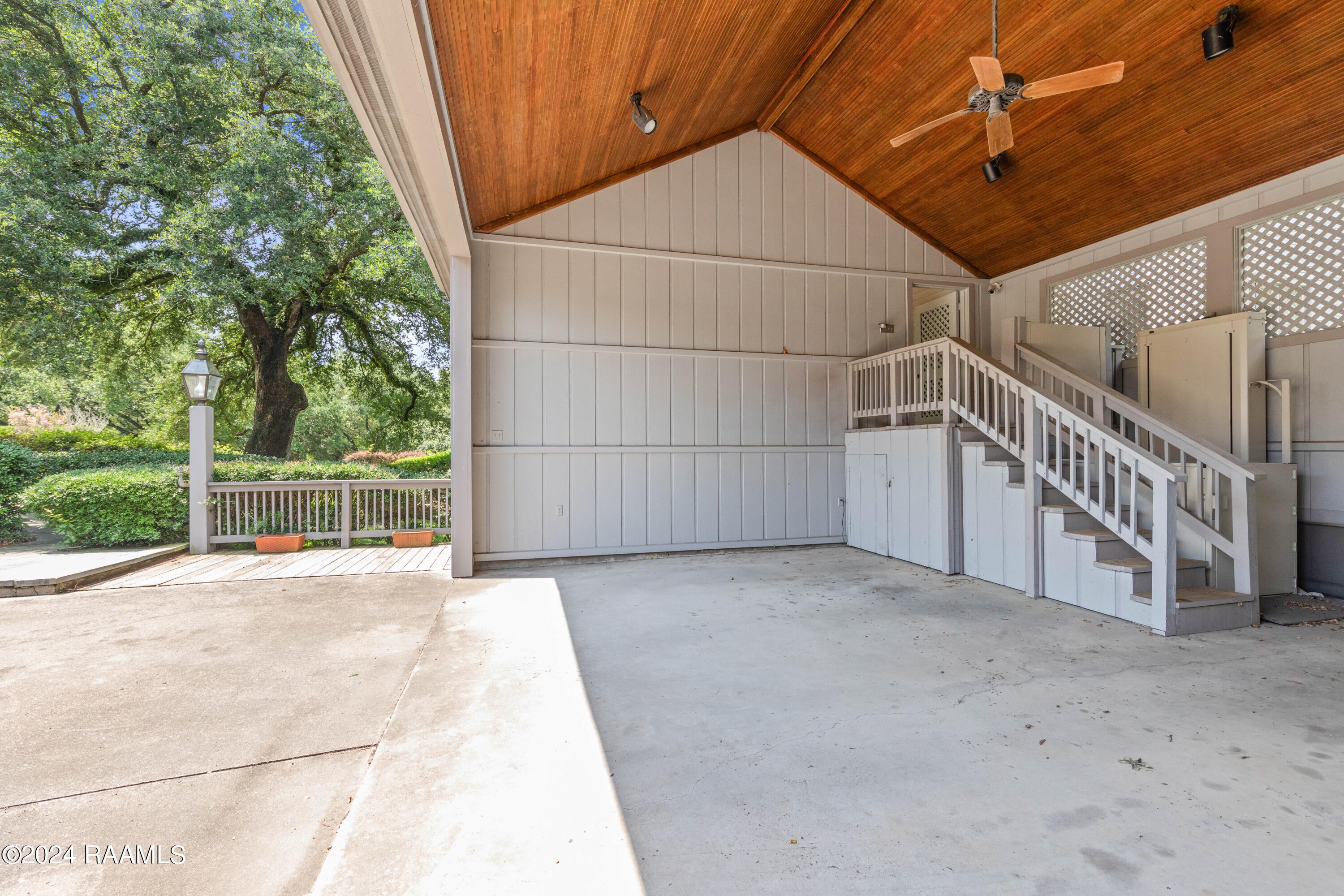 Breaux Bridge, Louisiana, 70517, United States, 4 Bedrooms Bedrooms, ,4 BathroomsBathrooms,Residential,Active,1922348
