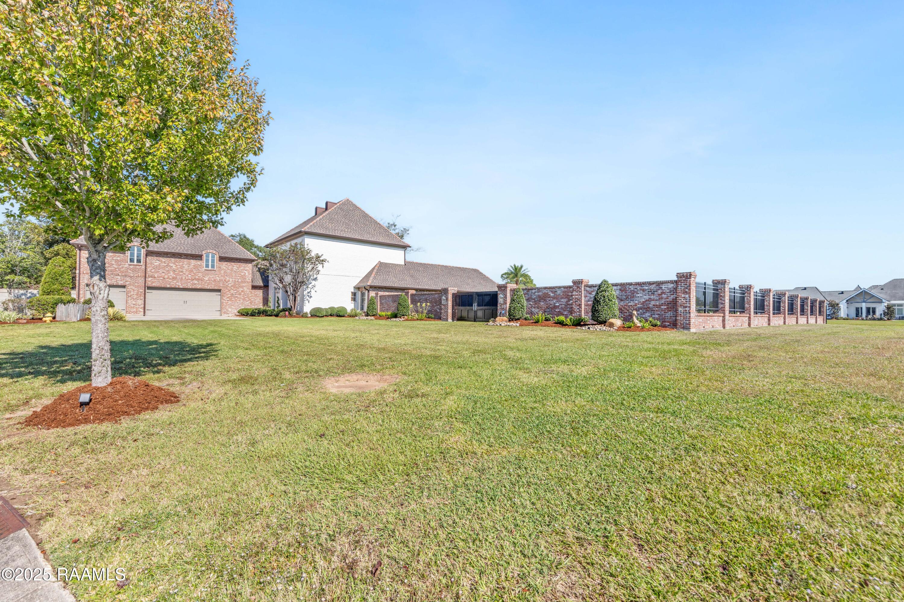 Breaux Bridge, Louisiana, 70517, United States, 4 Bedrooms Bedrooms, ,5 BathroomsBathrooms,Residential,Active,1985864