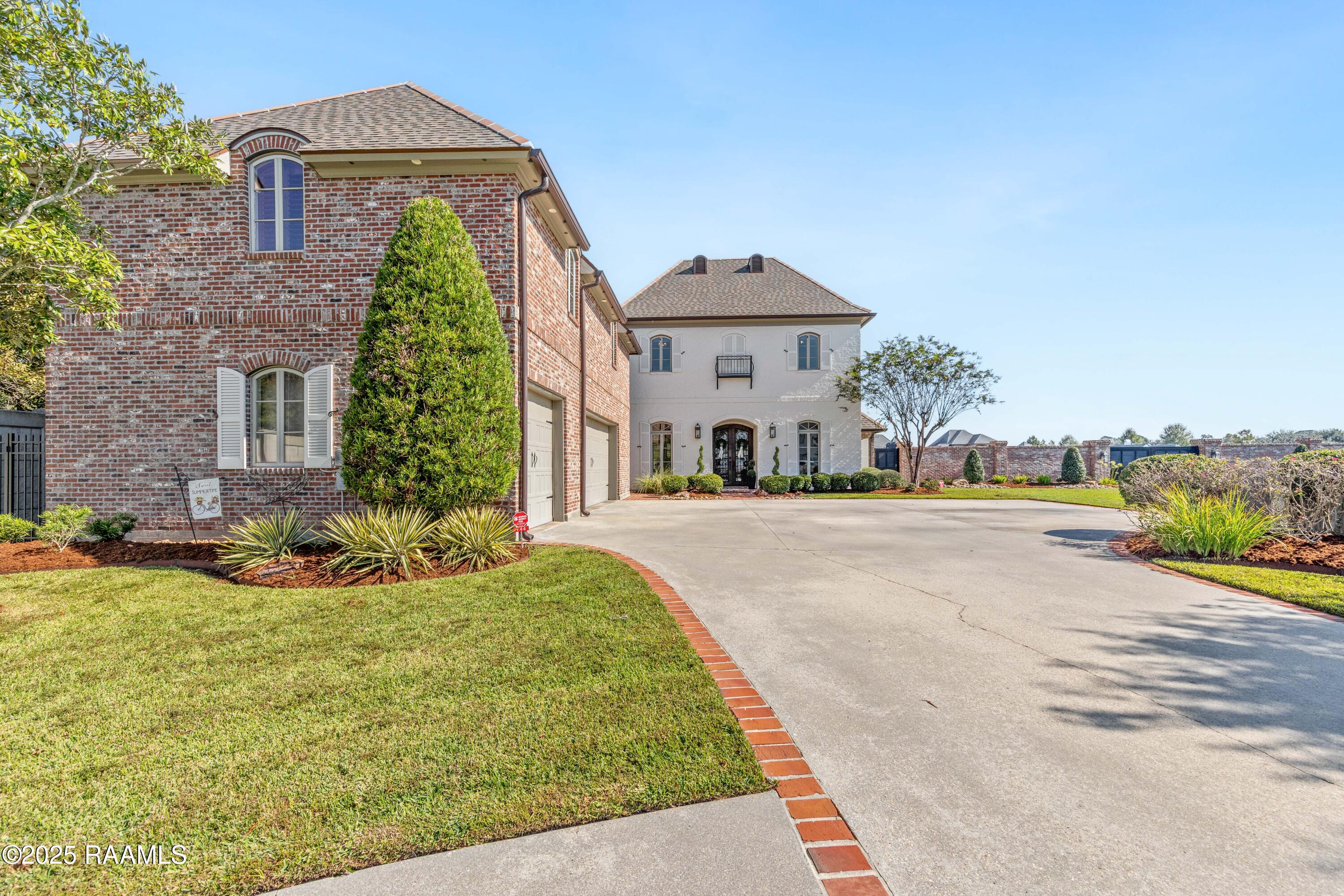Breaux Bridge, Louisiana, 70517, United States, 4 Bedrooms Bedrooms, ,5 BathroomsBathrooms,Residential,Active,1985864