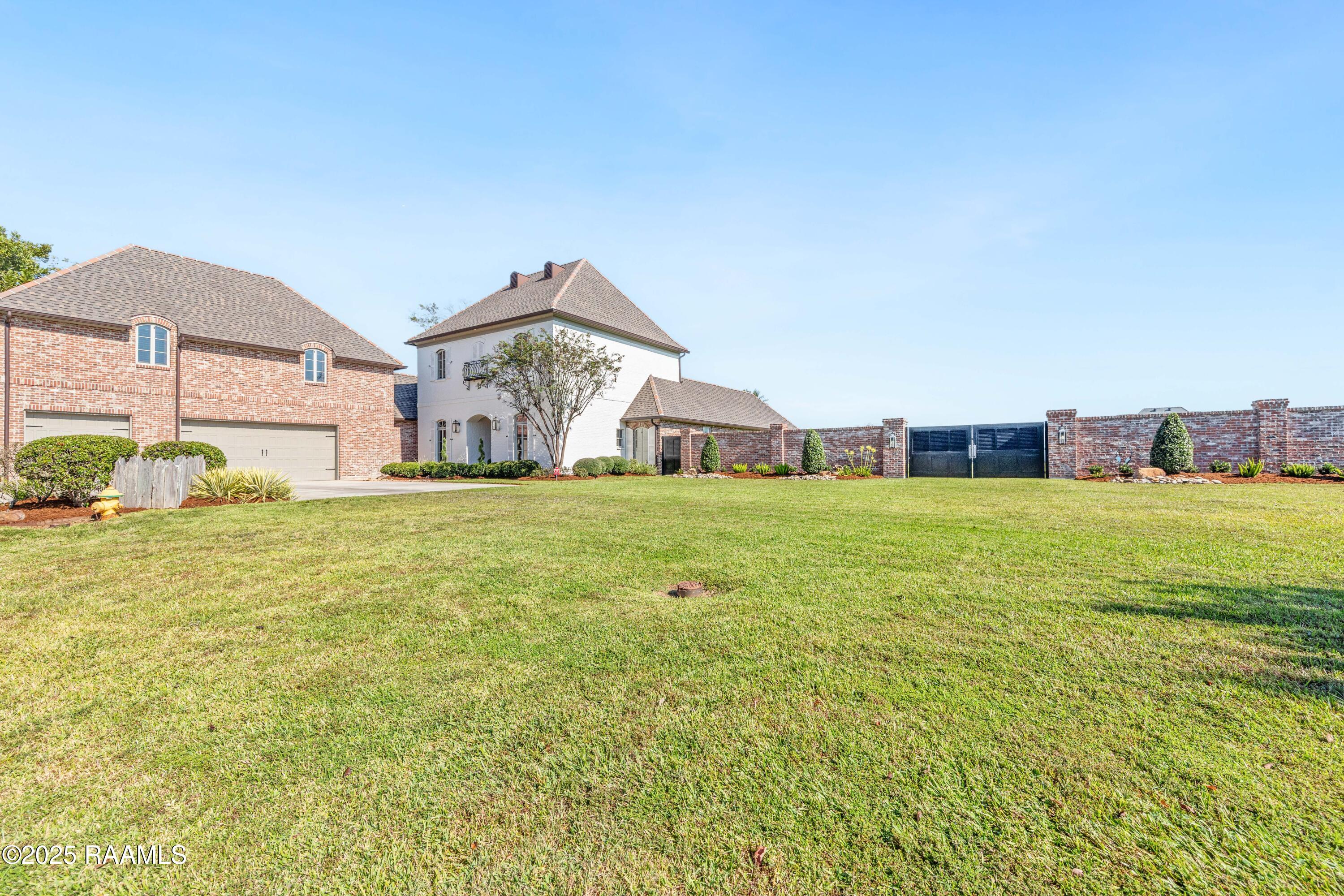 Breaux Bridge, Louisiana, 70517, United States, 4 Bedrooms Bedrooms, ,5 BathroomsBathrooms,Residential,Active,1985864