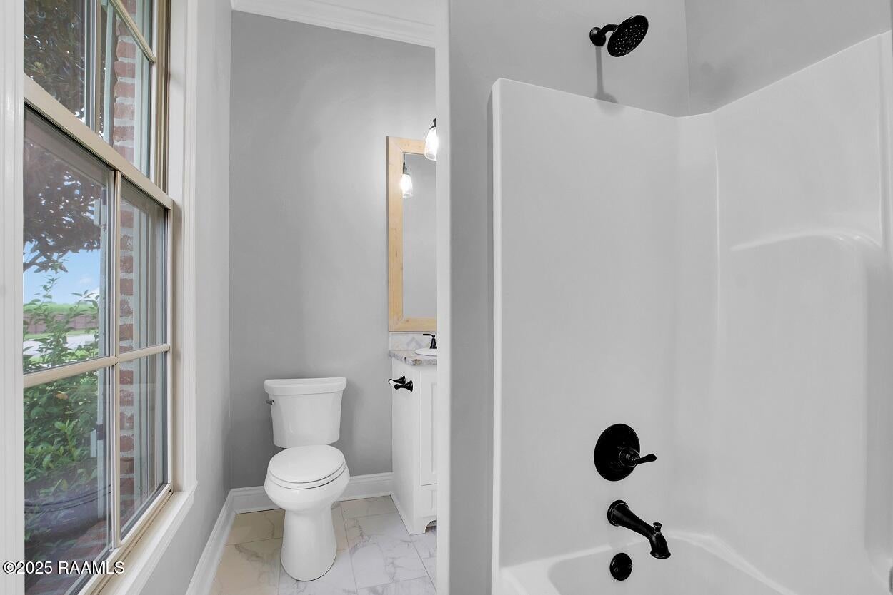 Broussard, Louisiana, 70518, United States, 4 Bedrooms Bedrooms, ,4 BathroomsBathrooms,Residential,Active,1936420