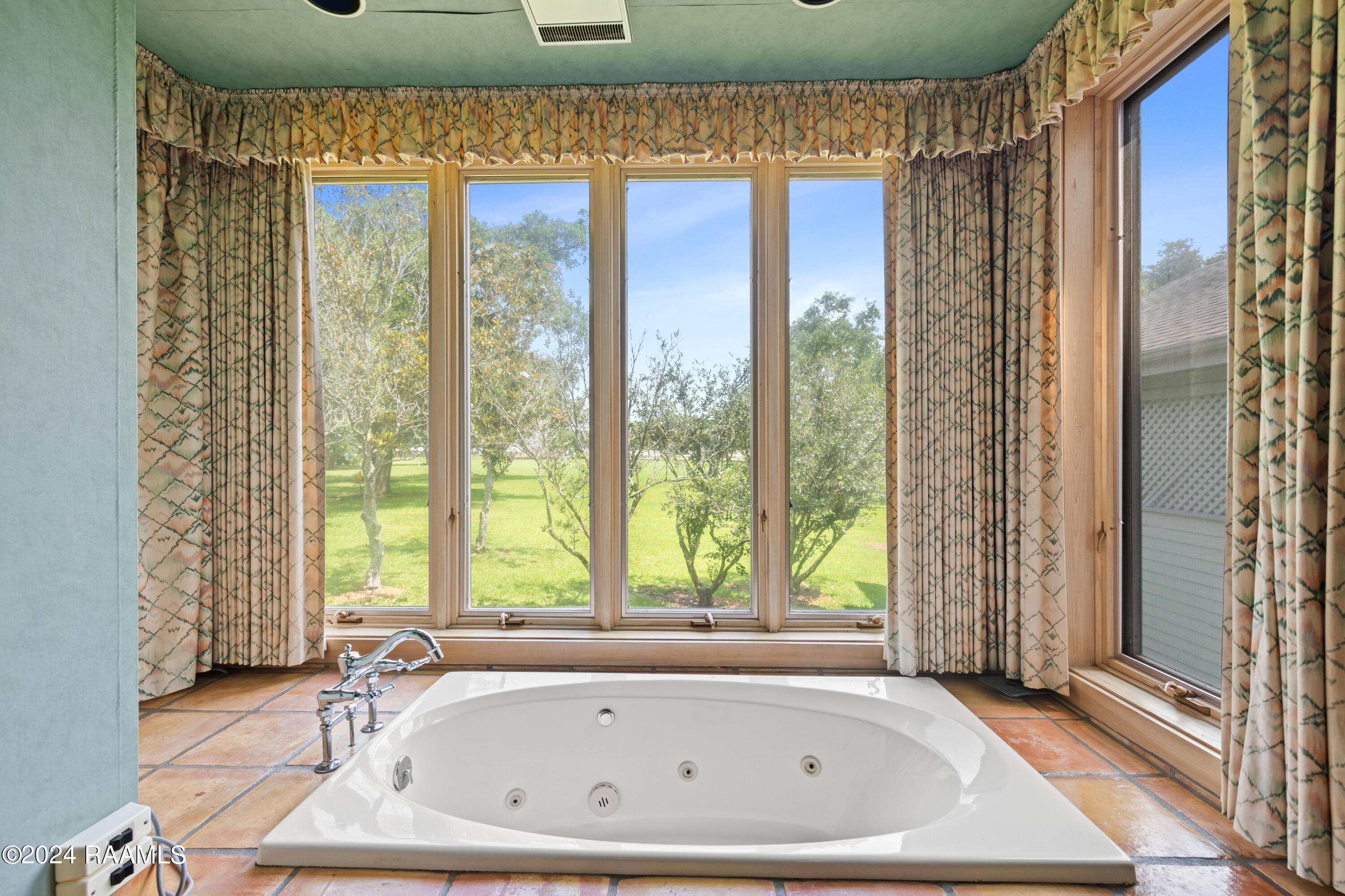 Breaux Bridge, Louisiana, 70517, United States, 4 Bedrooms Bedrooms, ,4 BathroomsBathrooms,Residential,Active,1922348