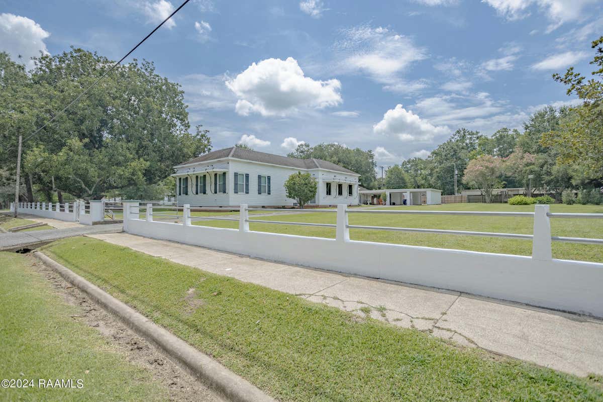 465 W PLAQUEMINE ST, CHURCH POINT, LA 70525, photo 1 of 50